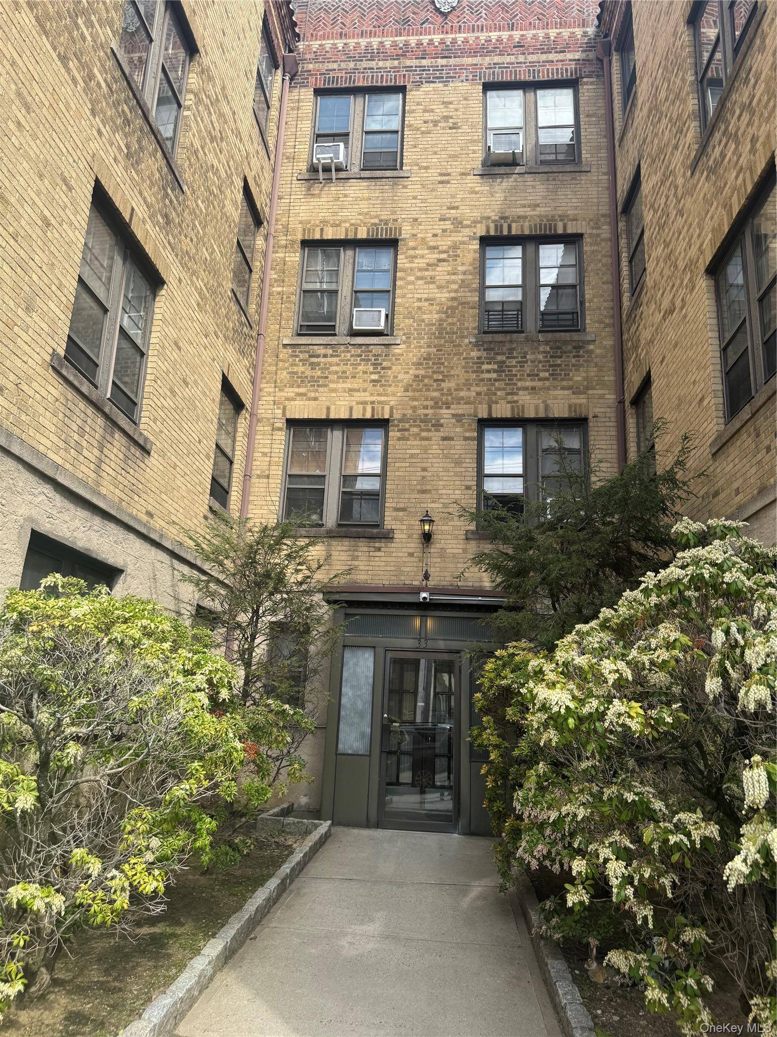 33 Douglas AVE, Yonkers, NY 10703