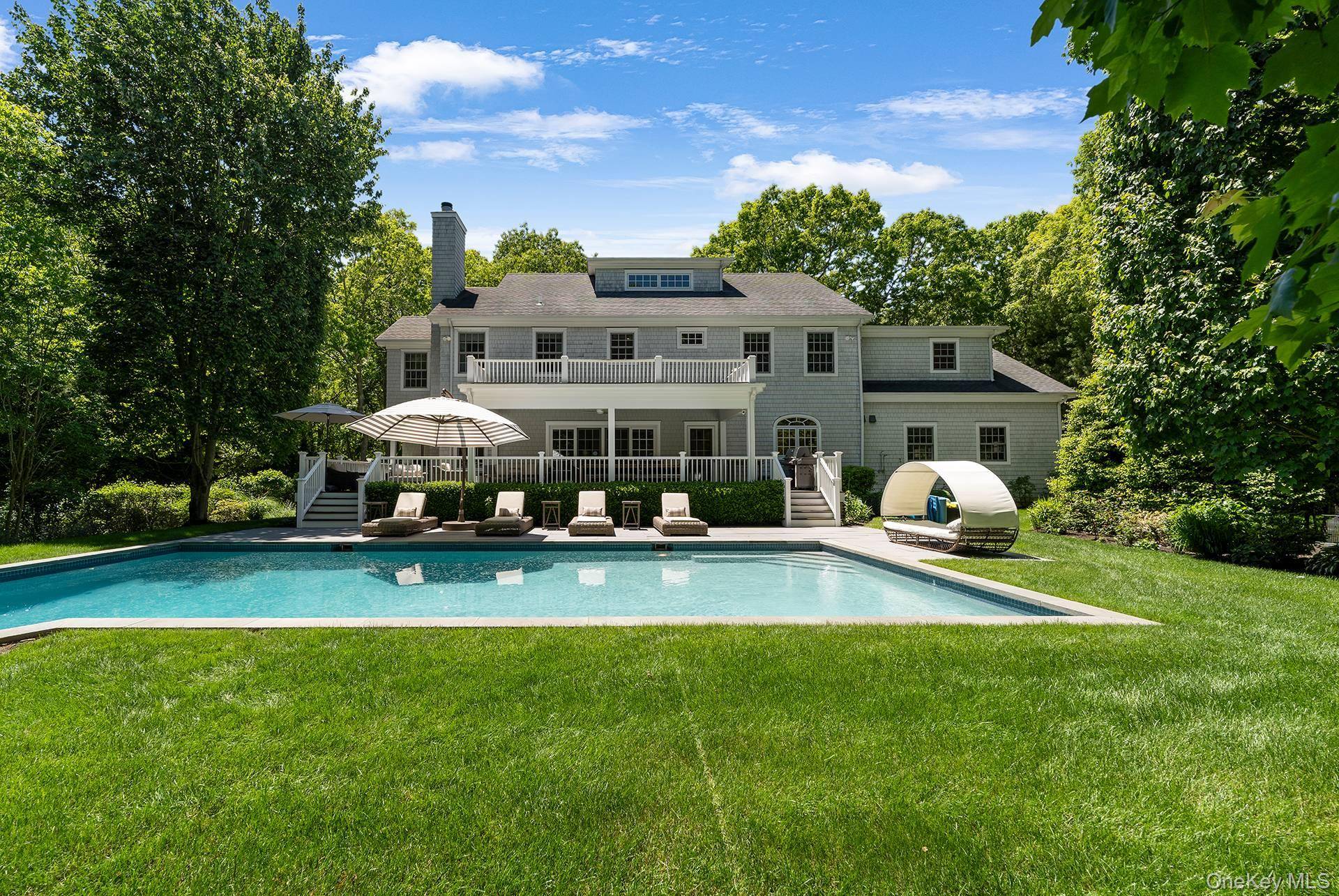6 Woodruff LN, Bridgehampton, NY 11932