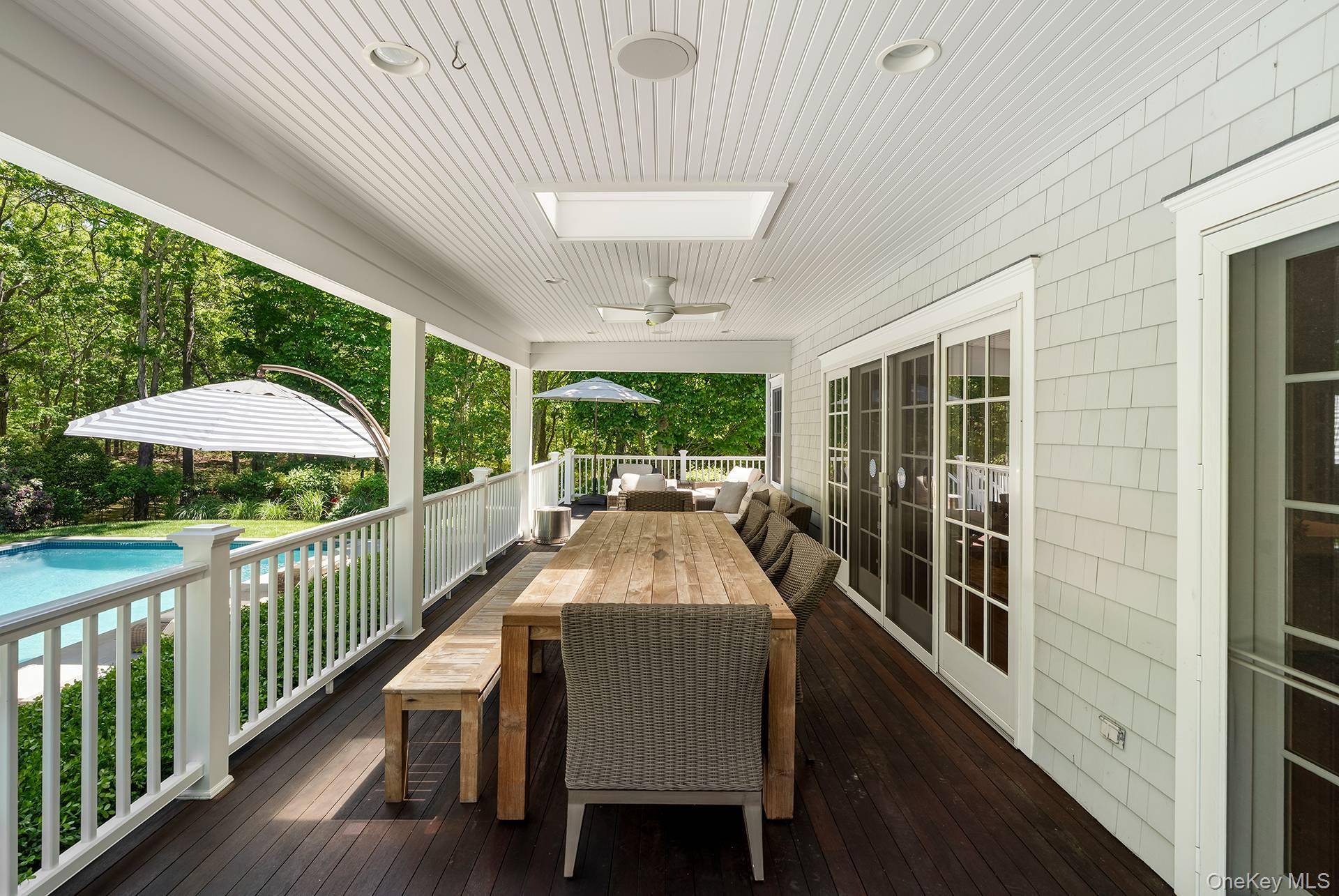 6 Woodruff LN, Bridgehampton, NY 11932