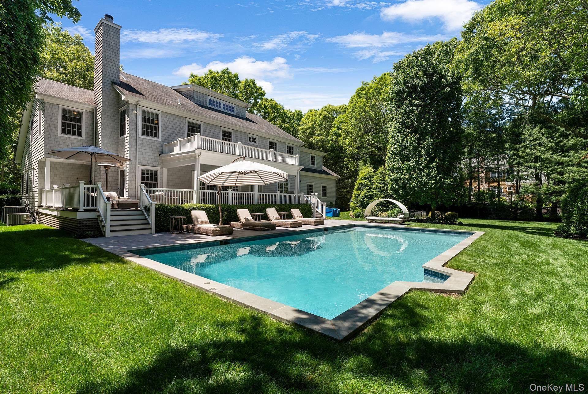 6 Woodruff LN, Bridgehampton, NY 11932
