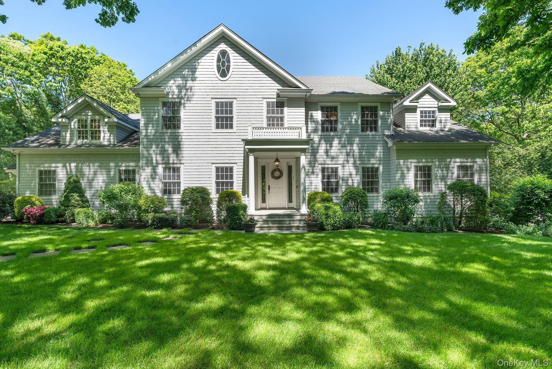 6 Woodruff LN, Bridgehampton, NY 11932