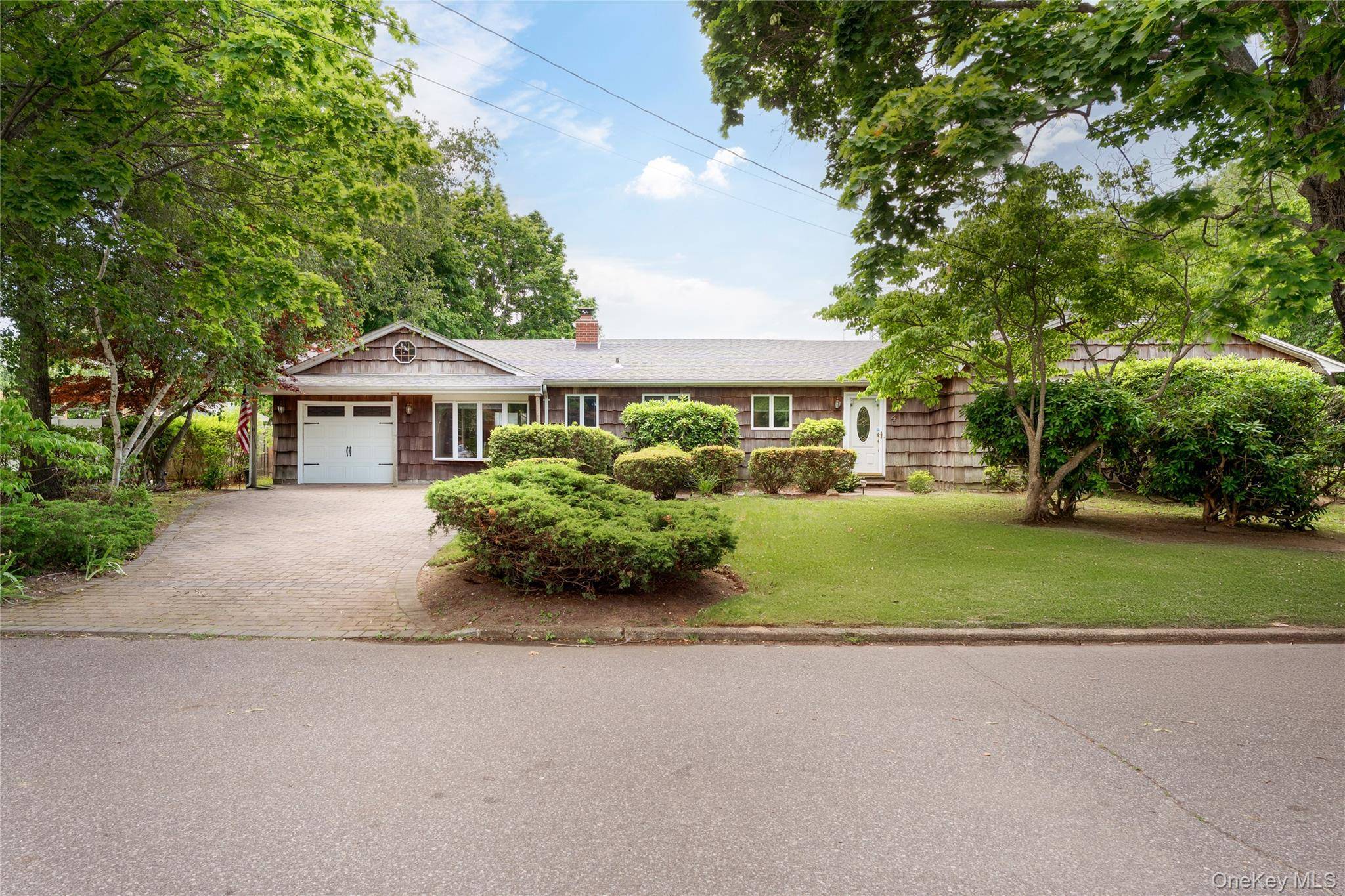 4 N Balin CT, South Setauket, NY 11720