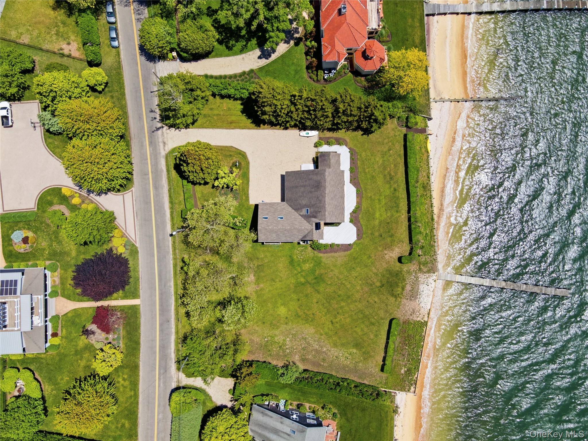 90 Peconic AVE, Shelter Island, NY 11964