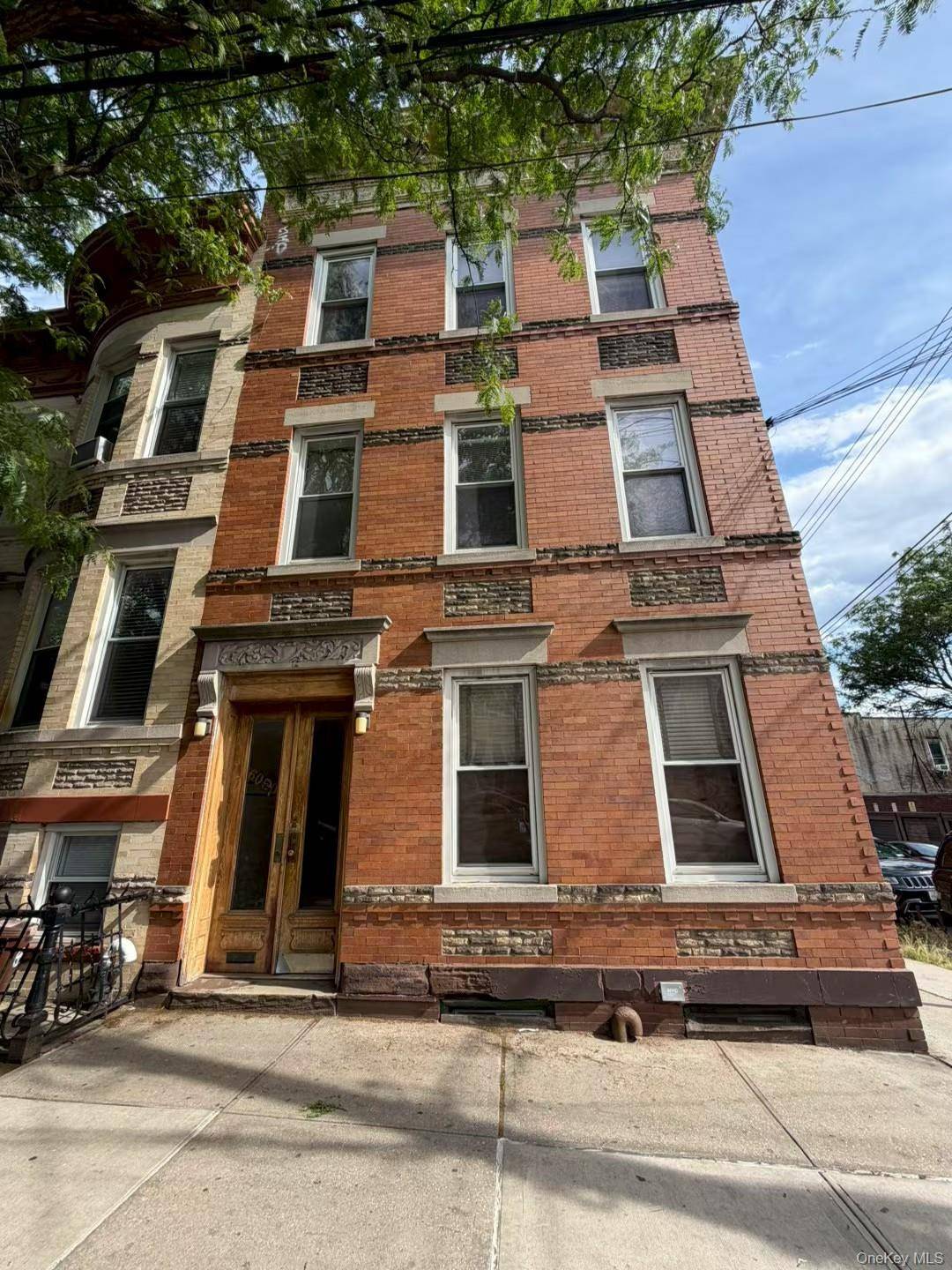 6050 Putnam AVE, Ridgewood, NY 11385