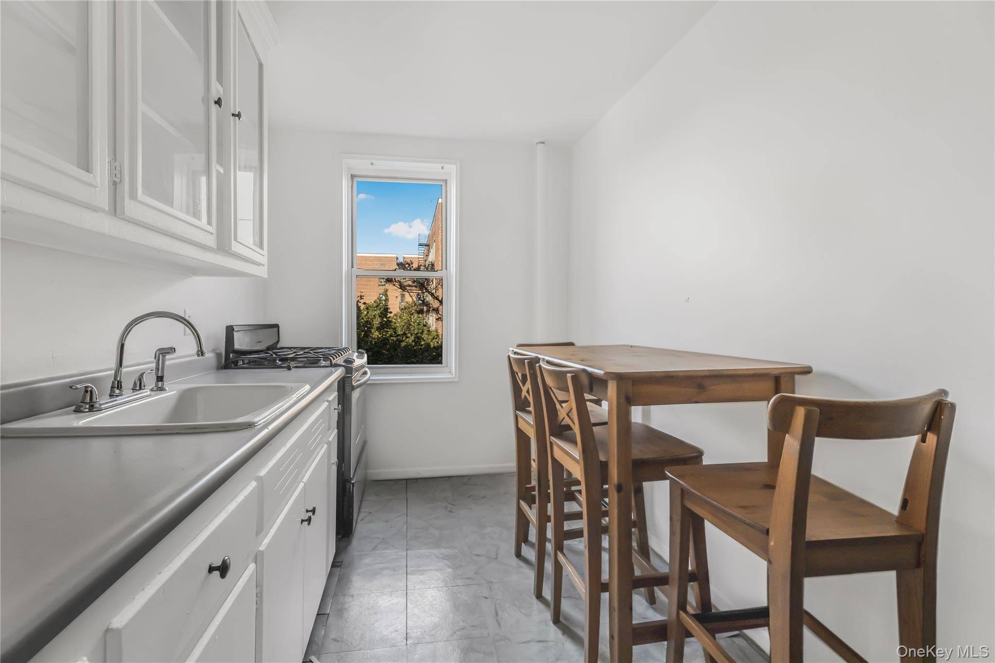 365 Bronx River RD #6C, Yonkers, NY 10704