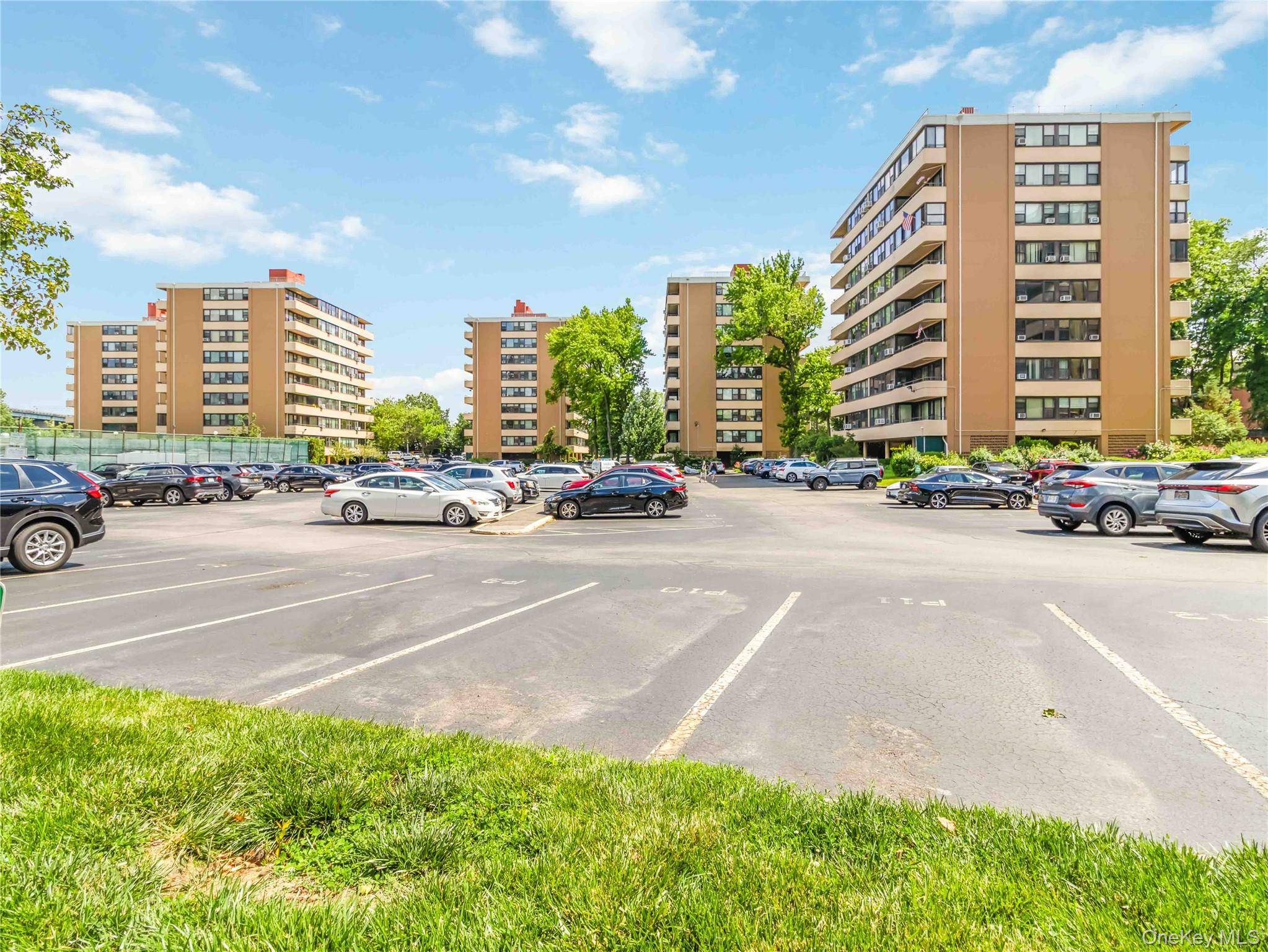 7-25 166 ST #6A, Beechhurst, NY 11357