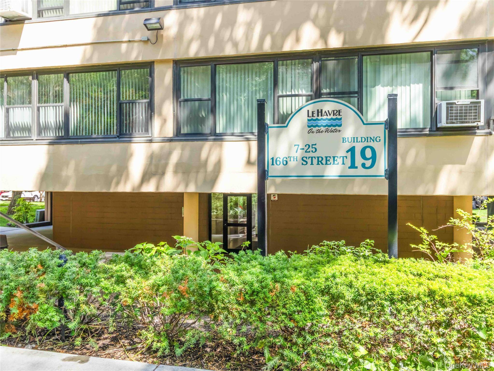 7-25 166 ST #6A, Beechhurst, NY 11357