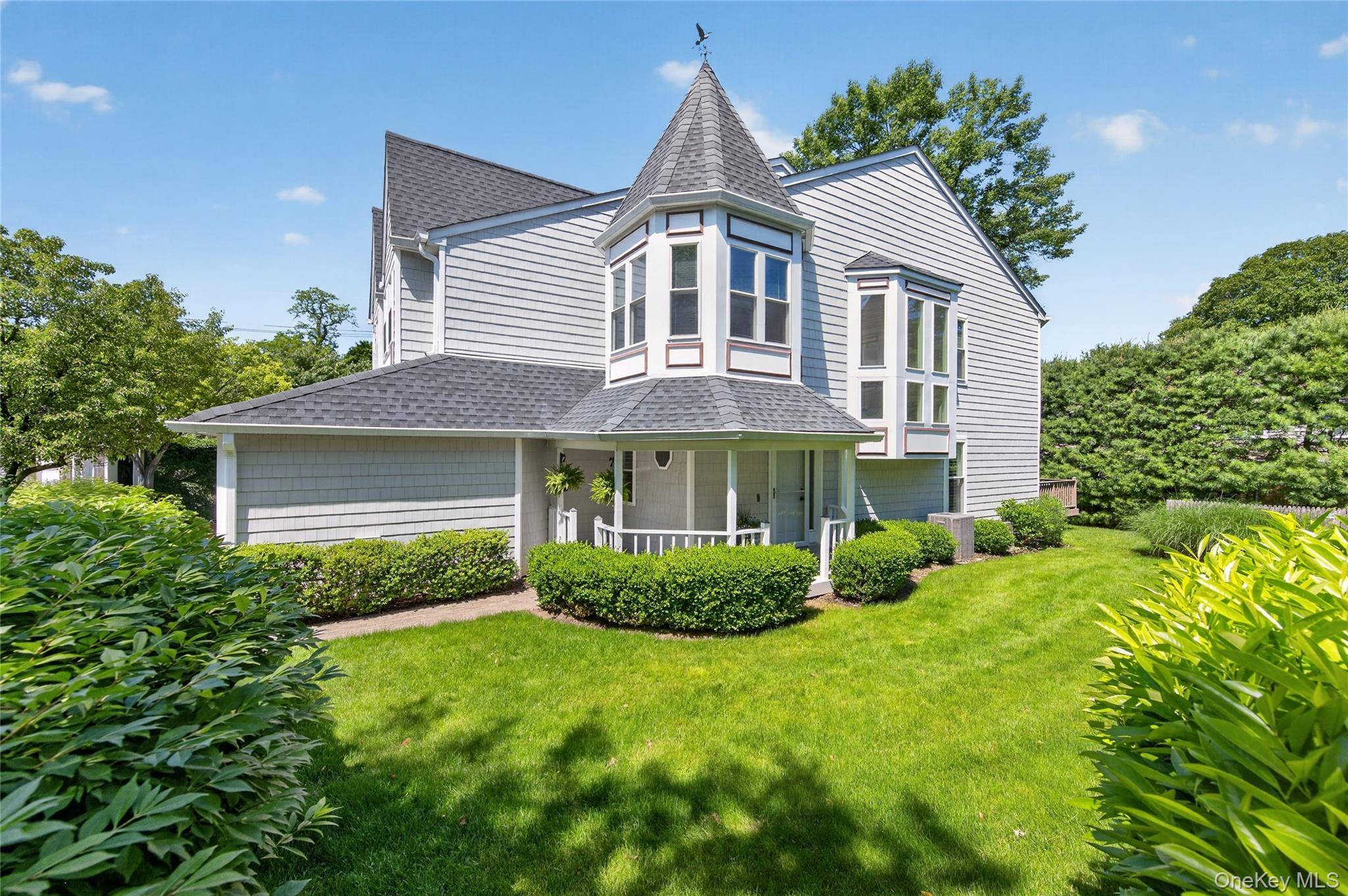 4 Parkridge CT, Huntington, NY 11743