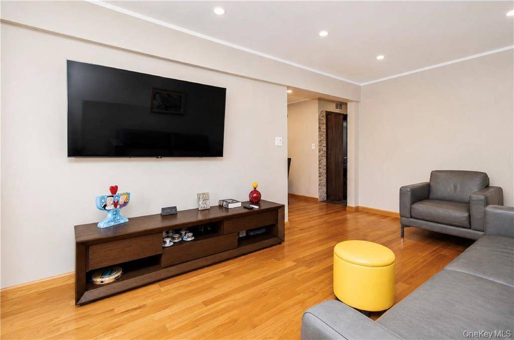 711 Montauk CT #2H, Brooklyn, NY 11235