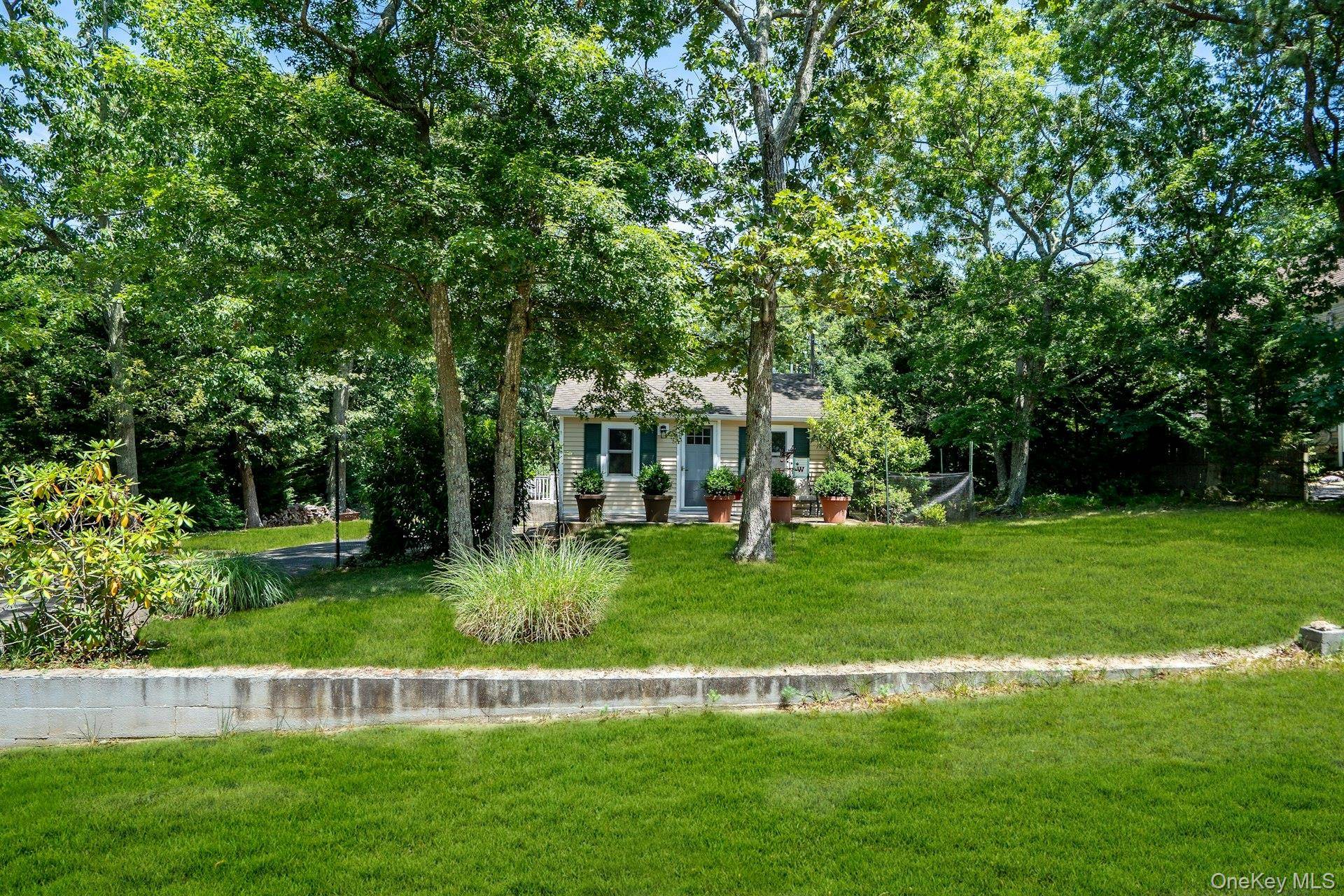 156 Washington Heights AVE, Hampton Bays, NY 11946