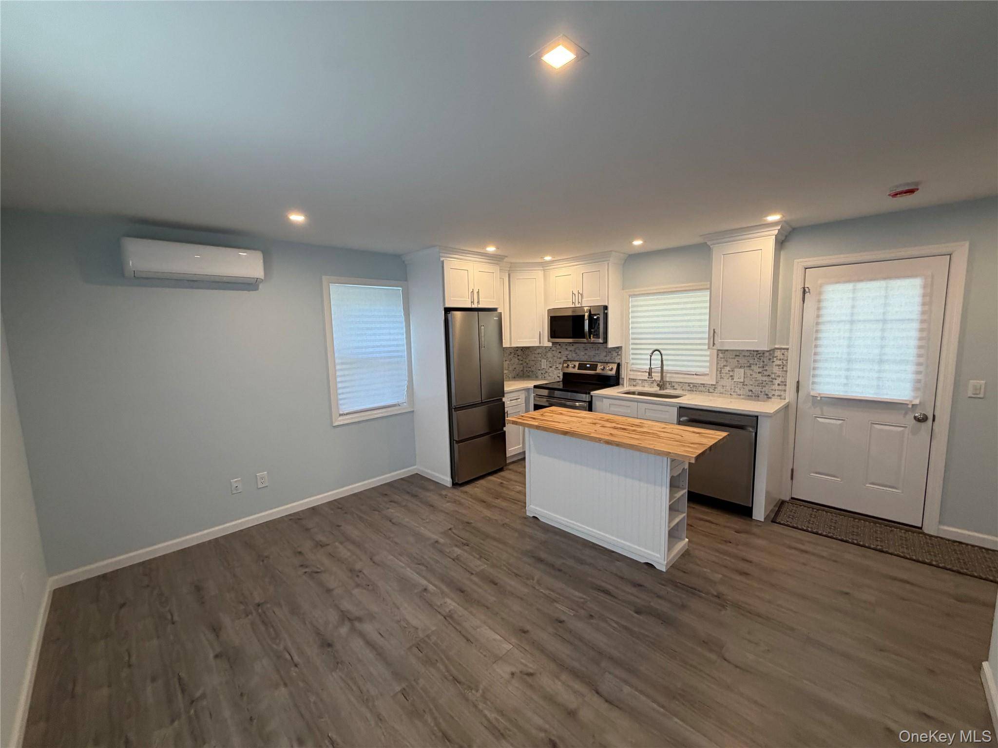 40 Fulton AVE, Mastic, NY 11950