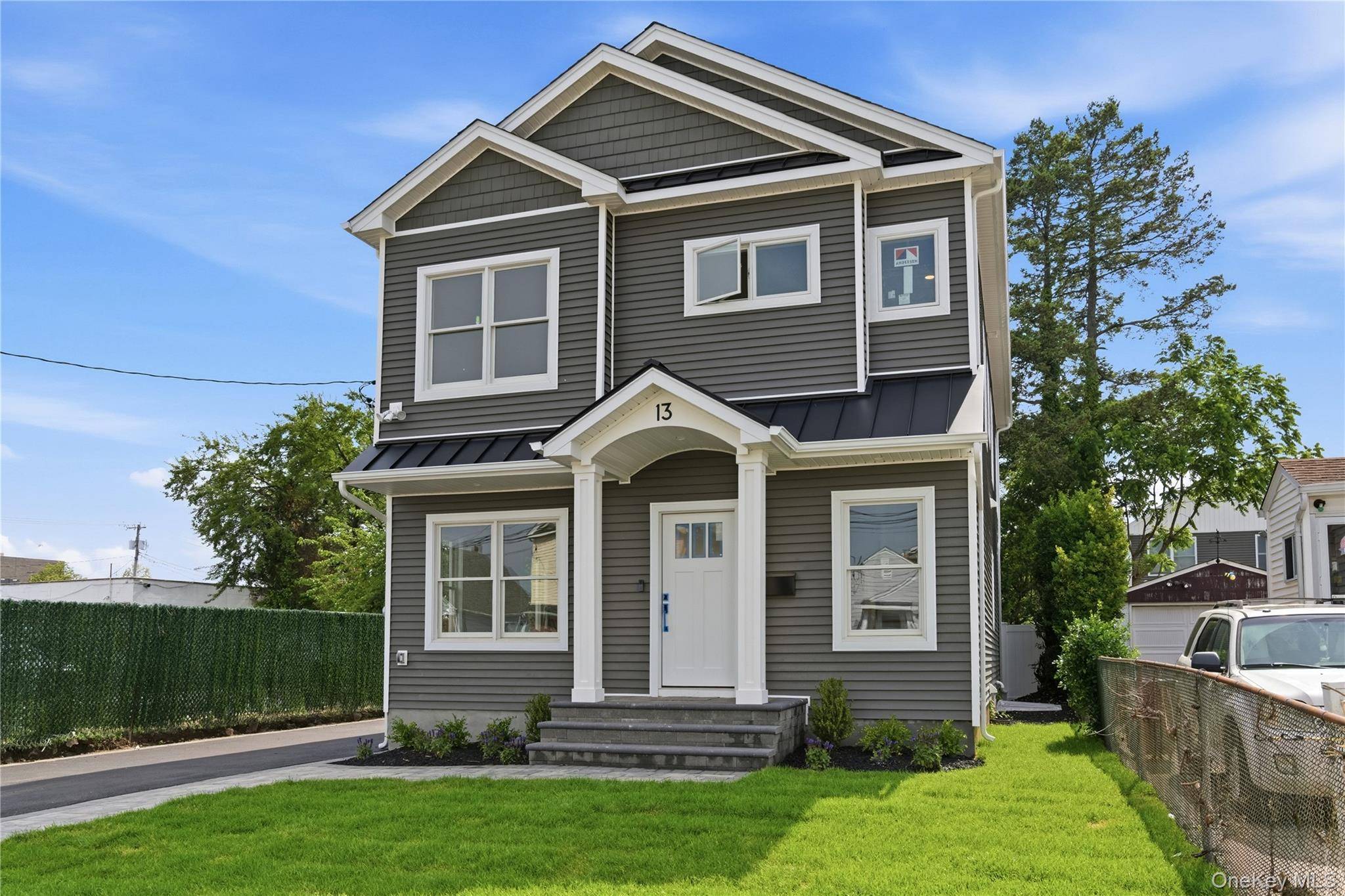 13 Evelyn AVE, Westbury, NY 11590