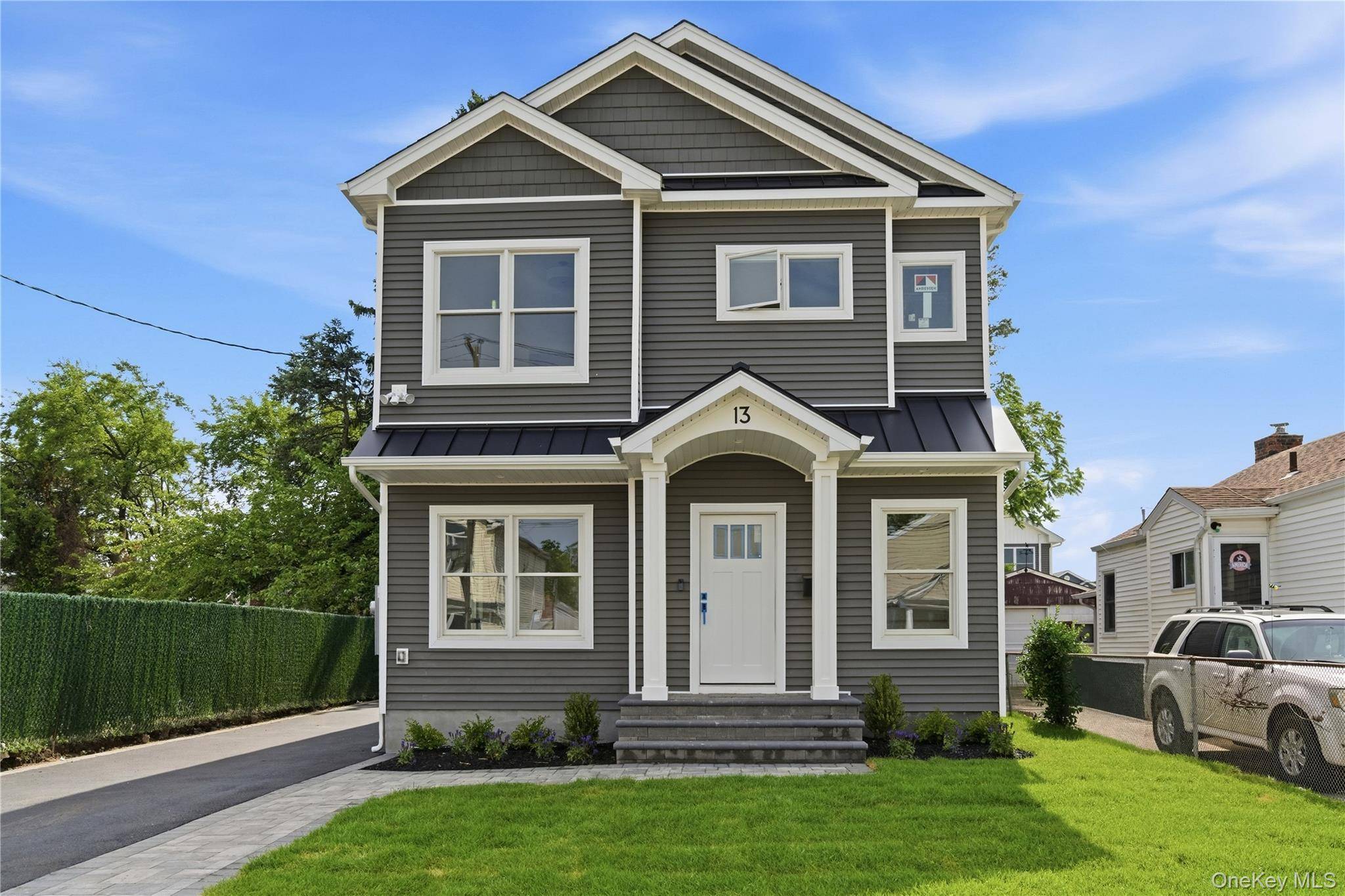 13 Evelyn AVE, Westbury, NY 11590