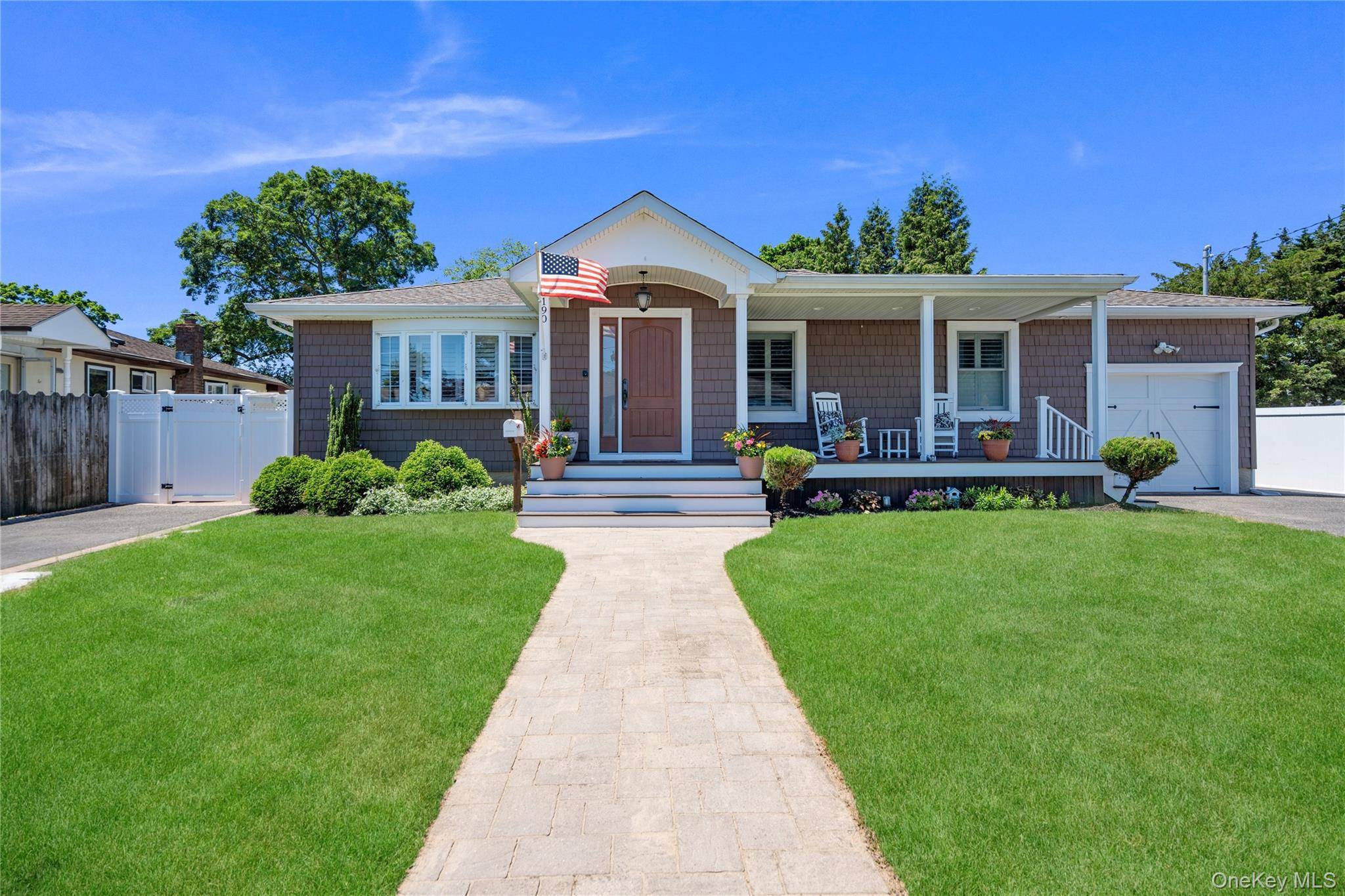 190 Sexton RD, West Babylon, NY 11704