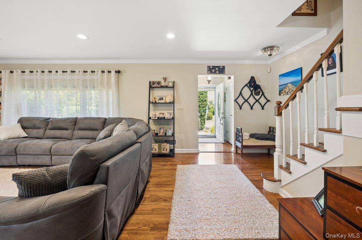 3 Carolyn PL, Bronxville, NY 10708