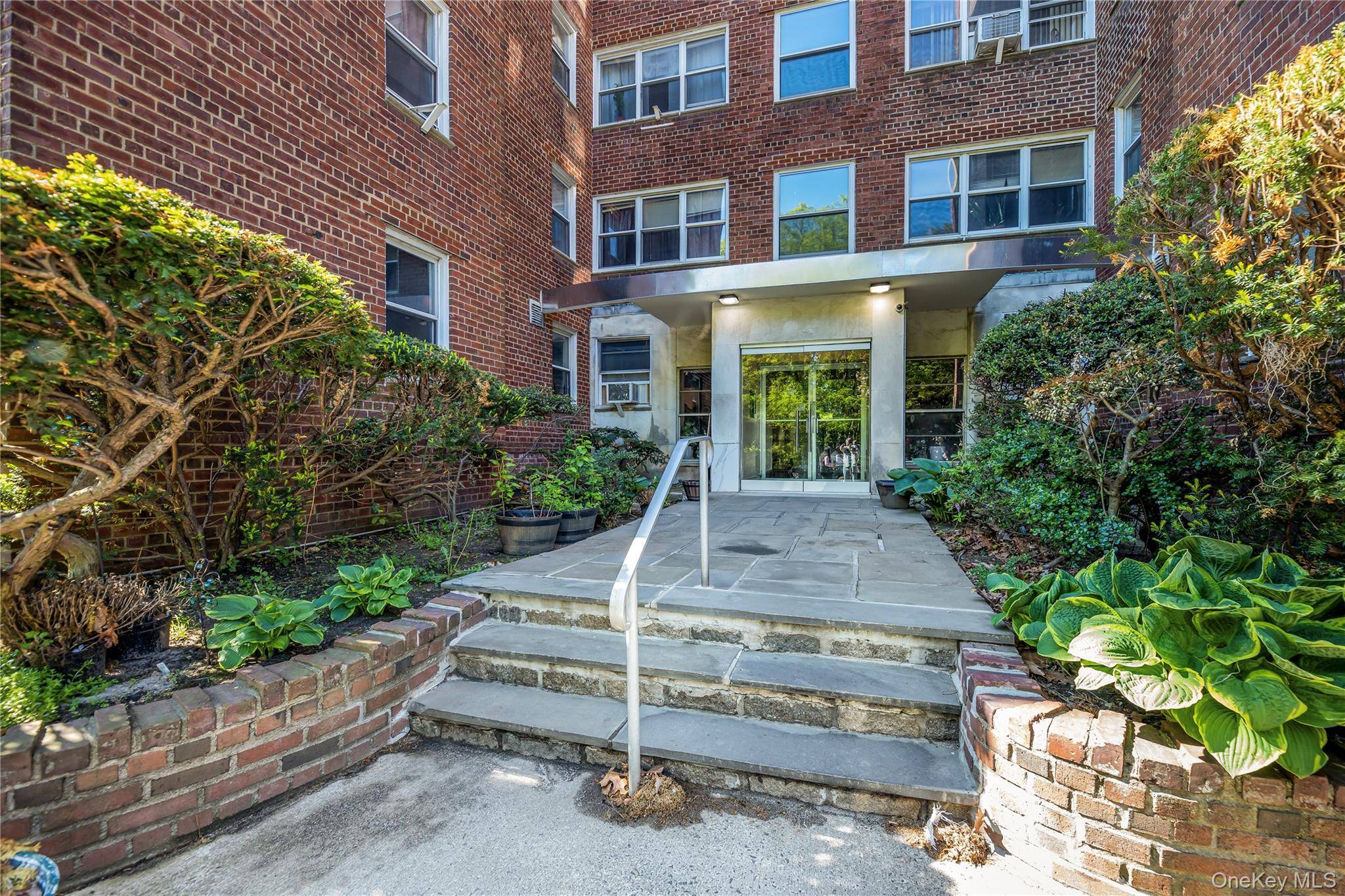 1234 Midland AVE #1c, Bronxville, NY 10708