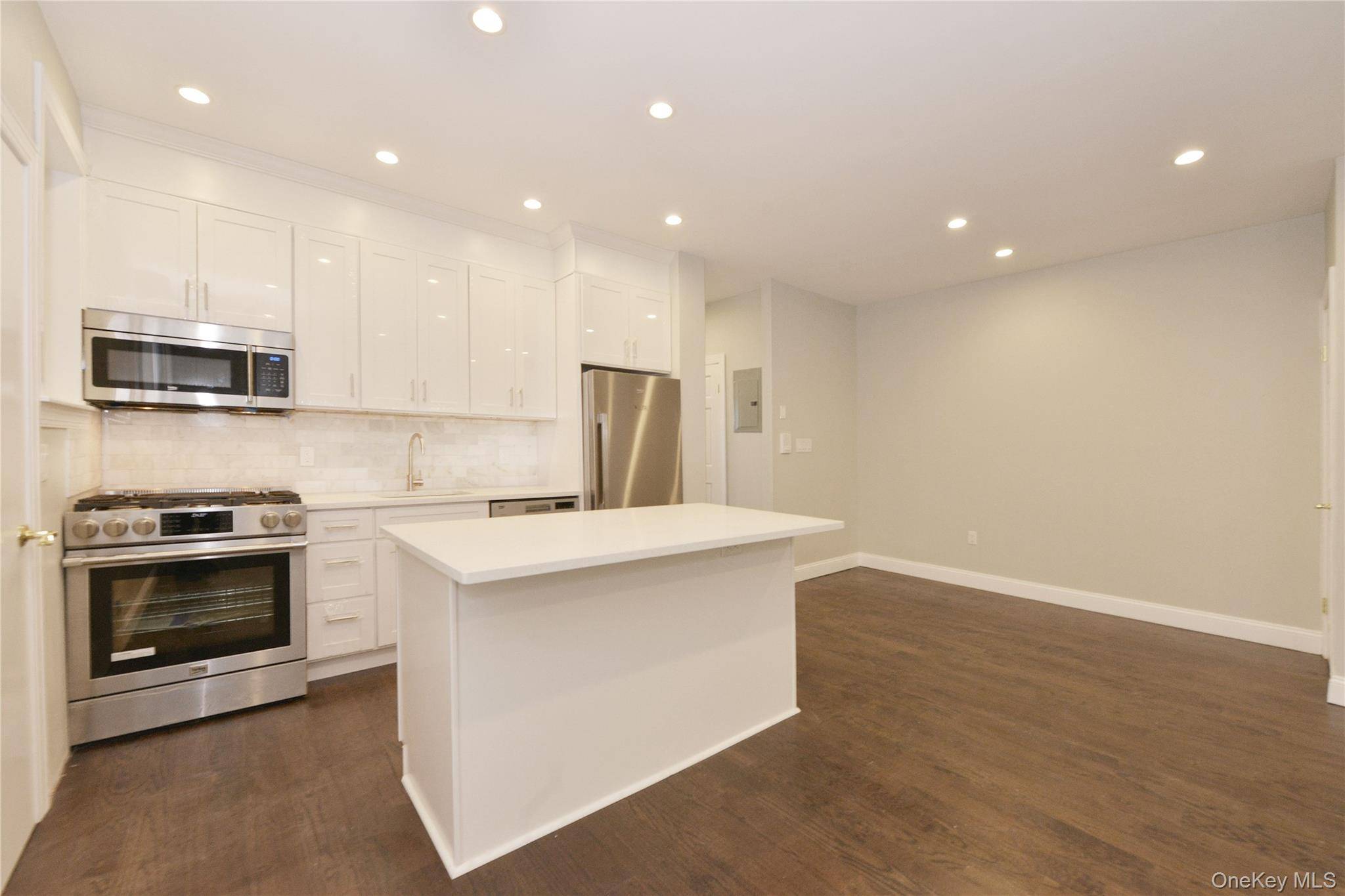23-70 26th ST #3 Family, Astoria, NY 11105
