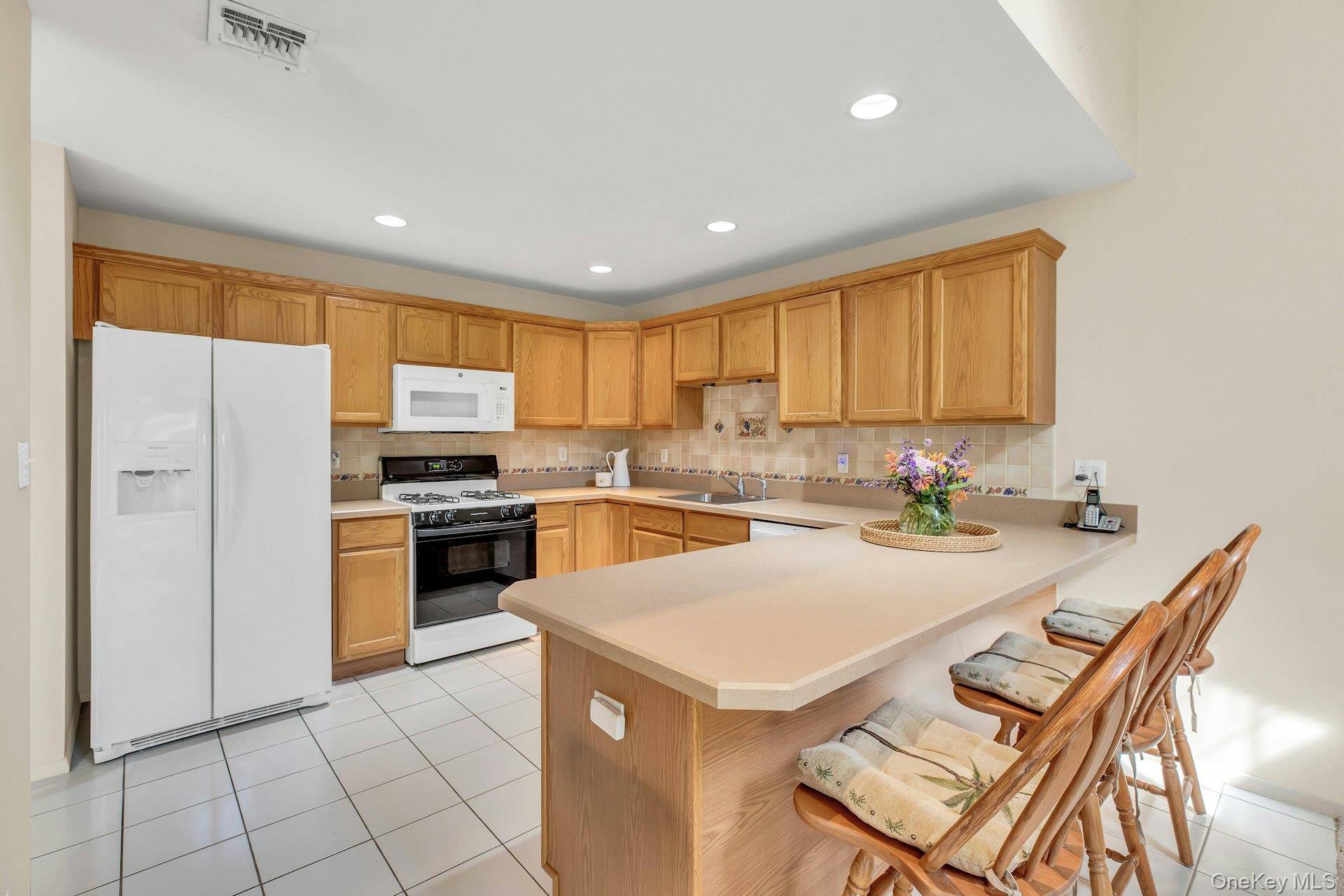 1 Summerfield LN #1, Aquebogue, NY 11901