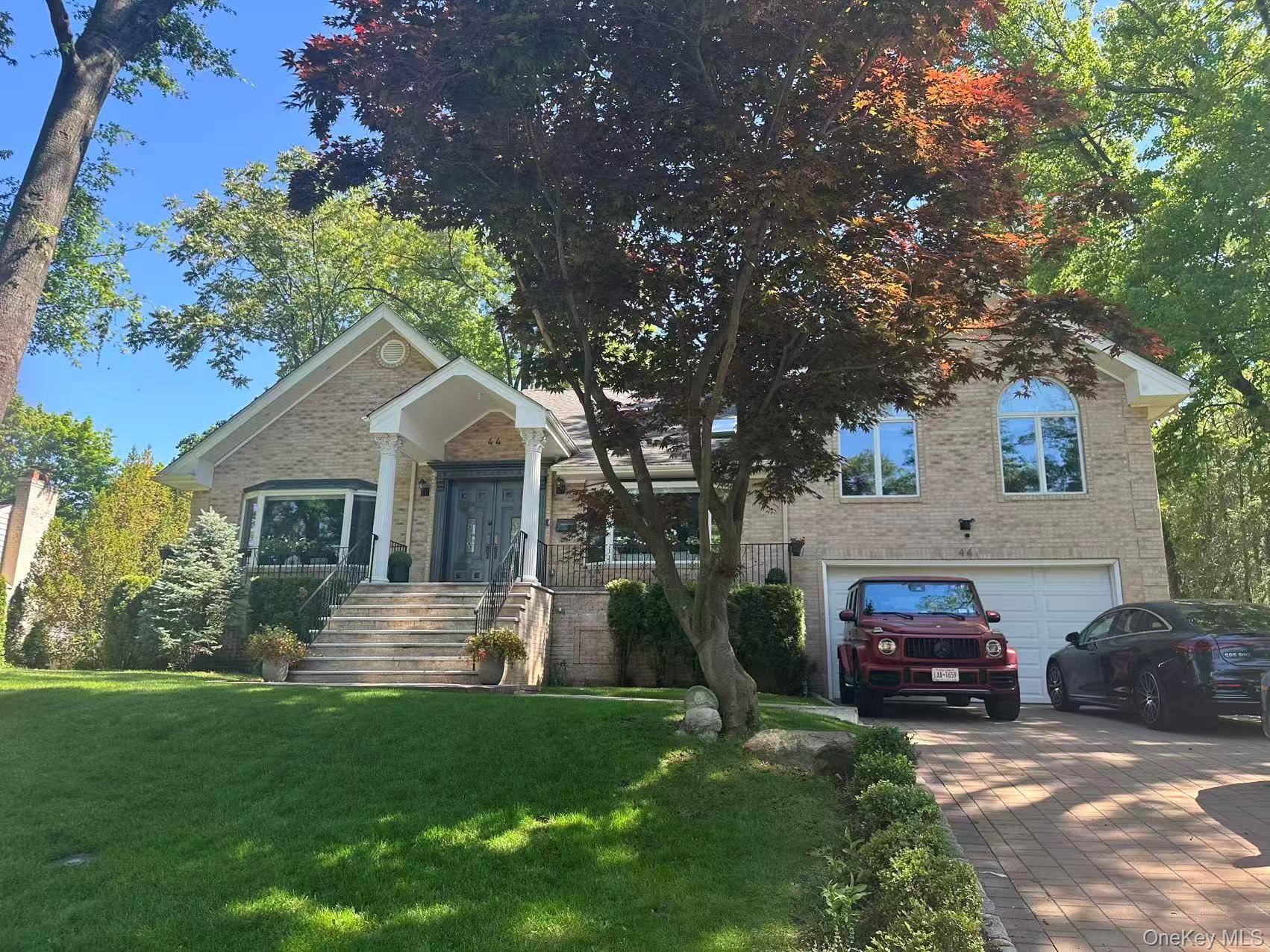 44 Old Field LN, Great Neck, NY 11020
