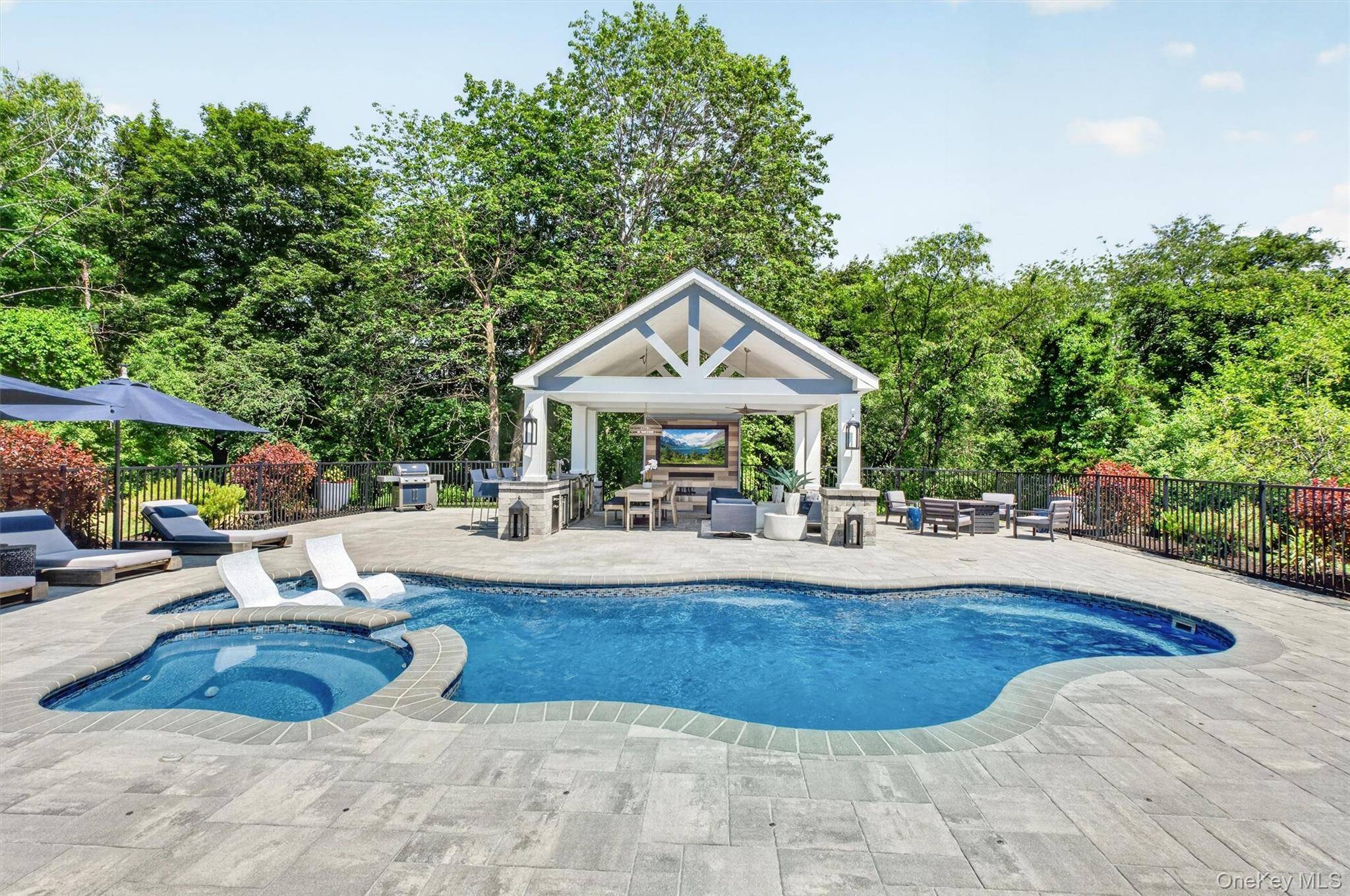 10 Sandlewood CIR, Hopewell Junction, NY 12533