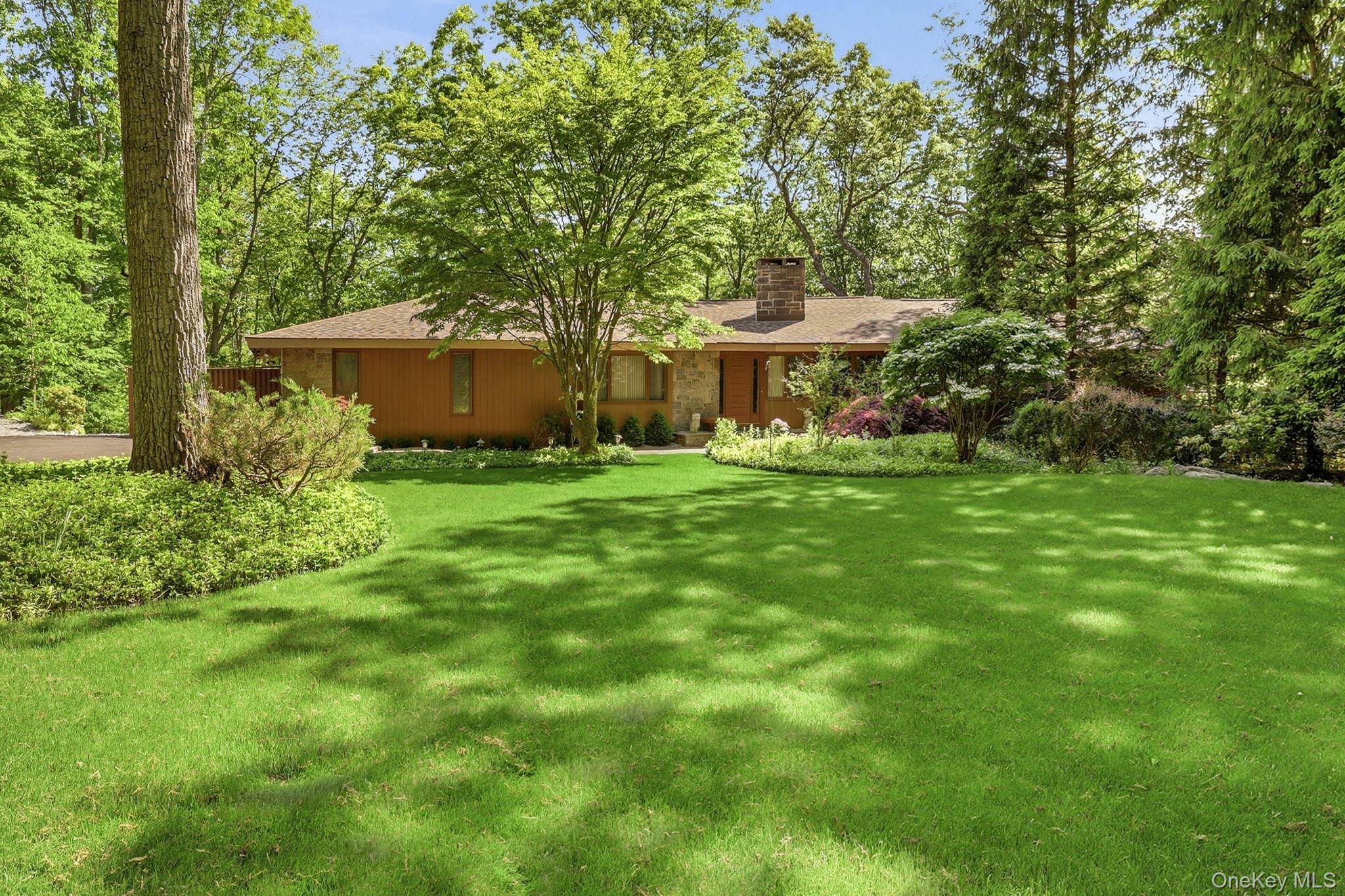 12 Tallwoods RD, Armonk, NY 10504