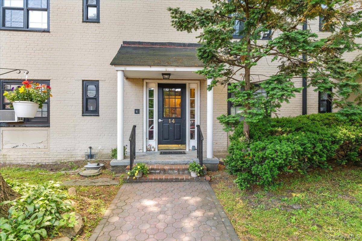 14 Manchester RD #2L, Eastchester, NY 10709