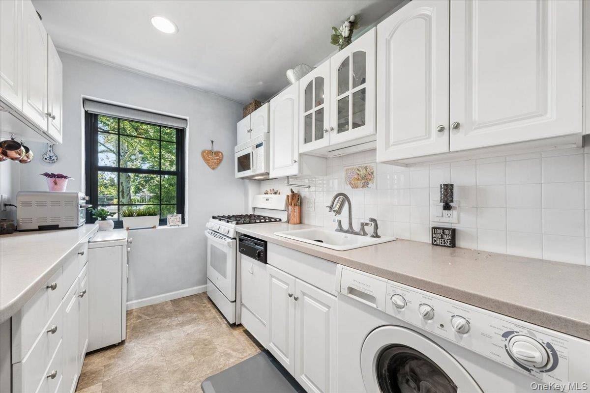 14 Manchester RD #2L, Eastchester, NY 10709