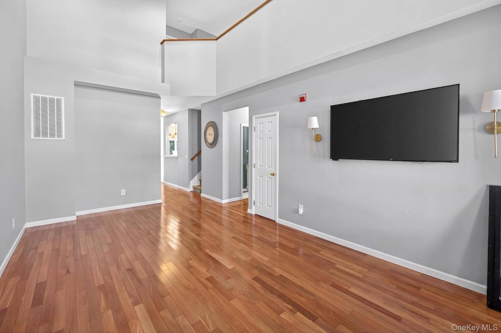 235 Kettles LN, Medford, NY 11763