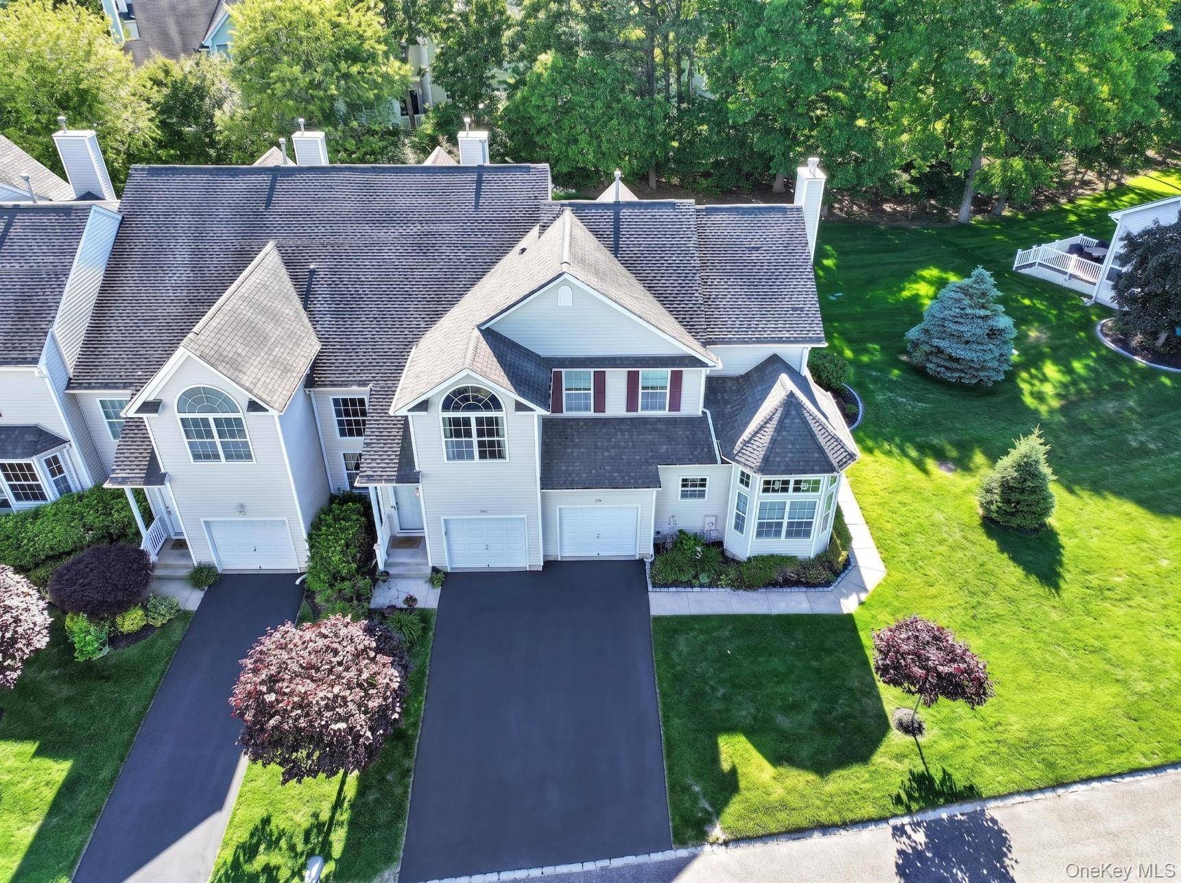 235 Kettles LN, Medford, NY 11763