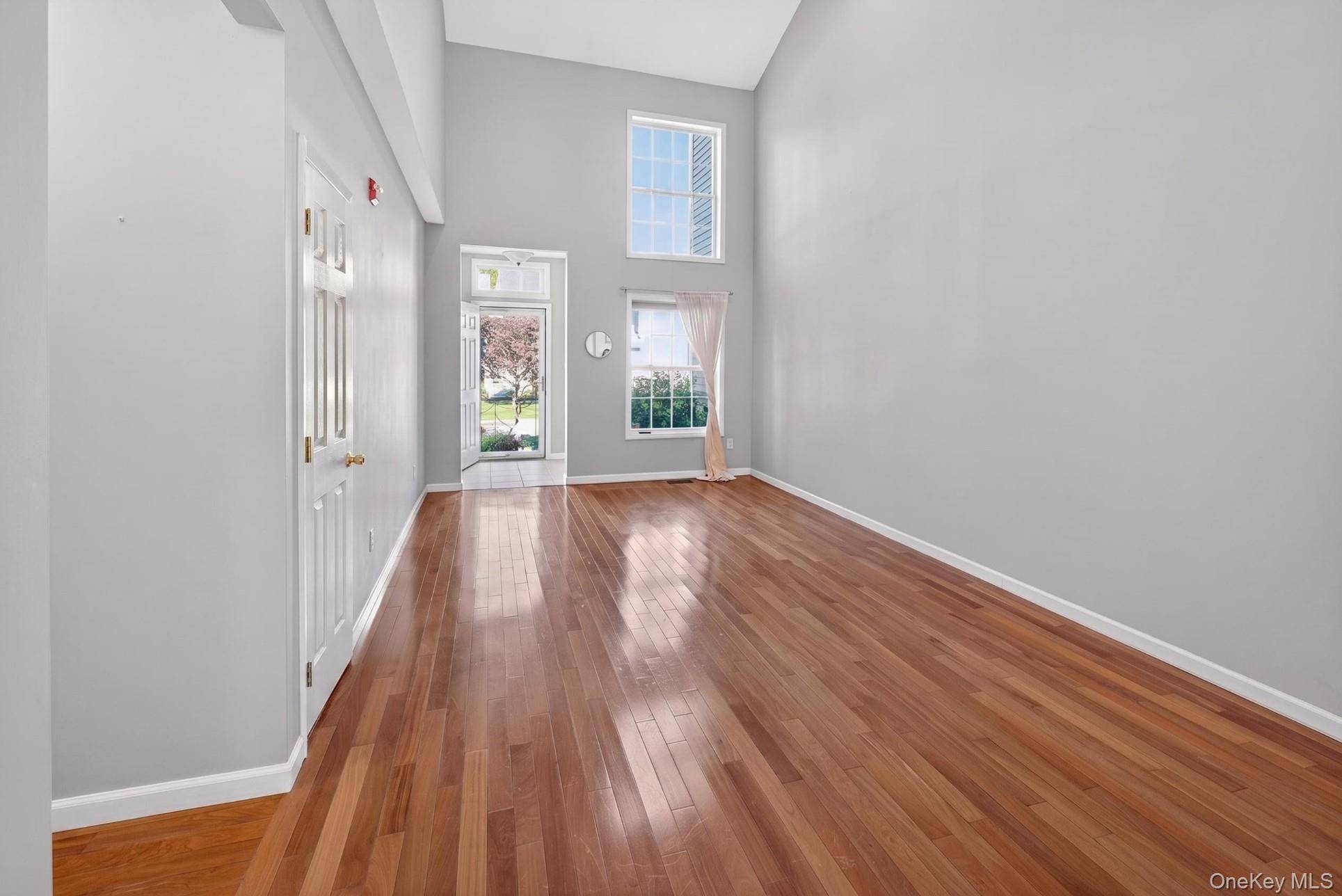 235 Kettles LN, Medford, NY 11763
