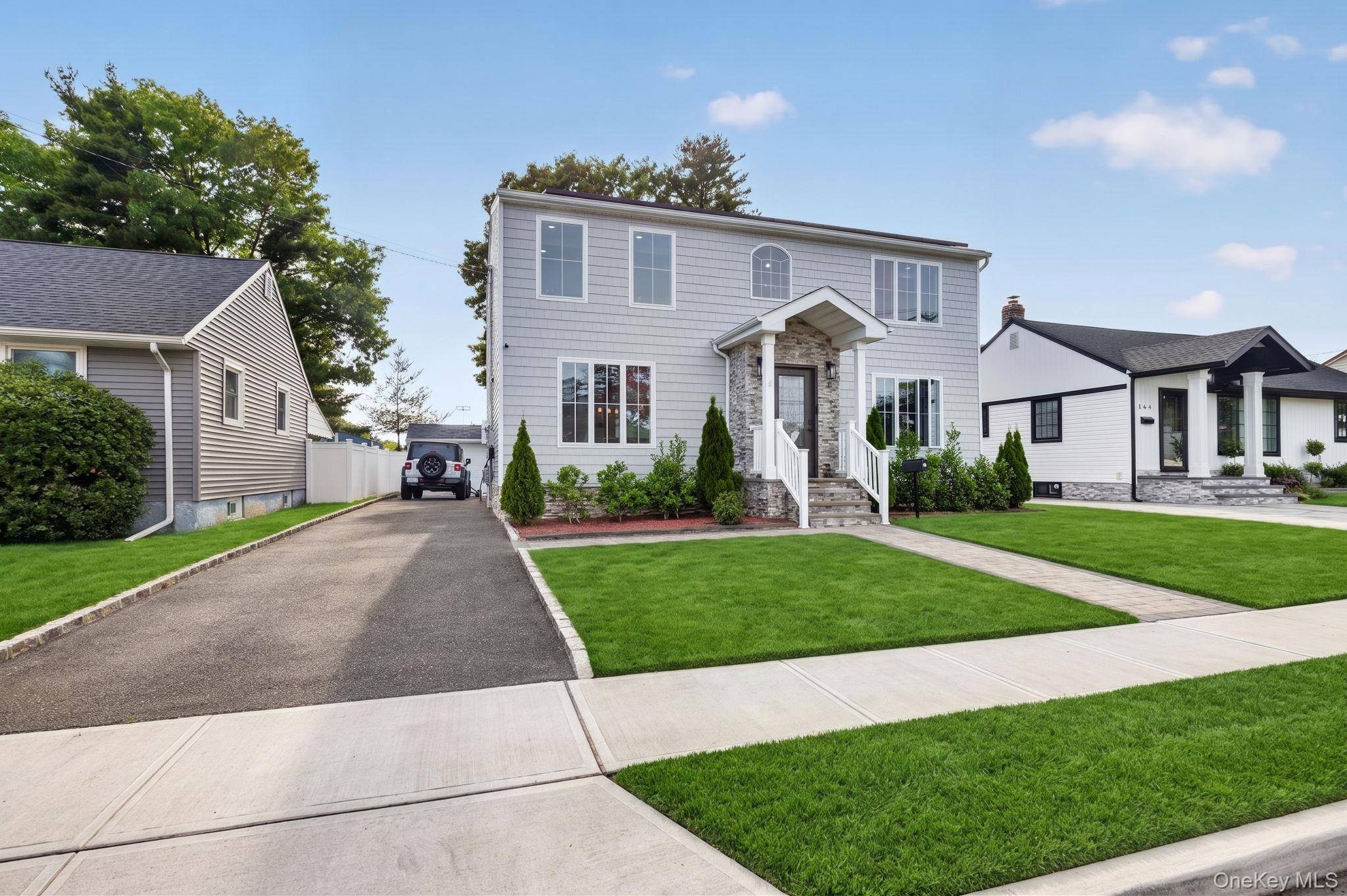 99 Kuhl AVE, Hicksville, NY 11801