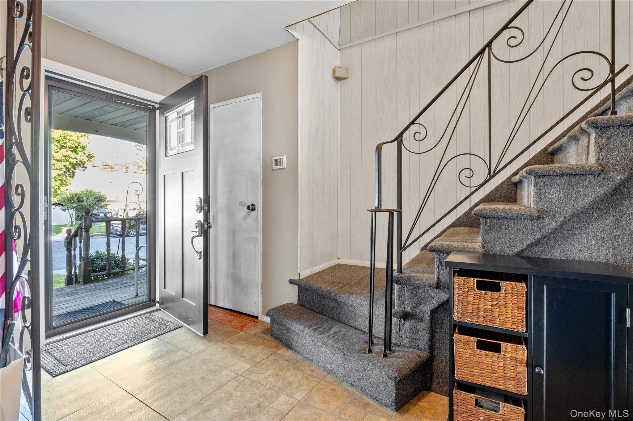 96 Hudson AVE, Brentwood, NY 11717