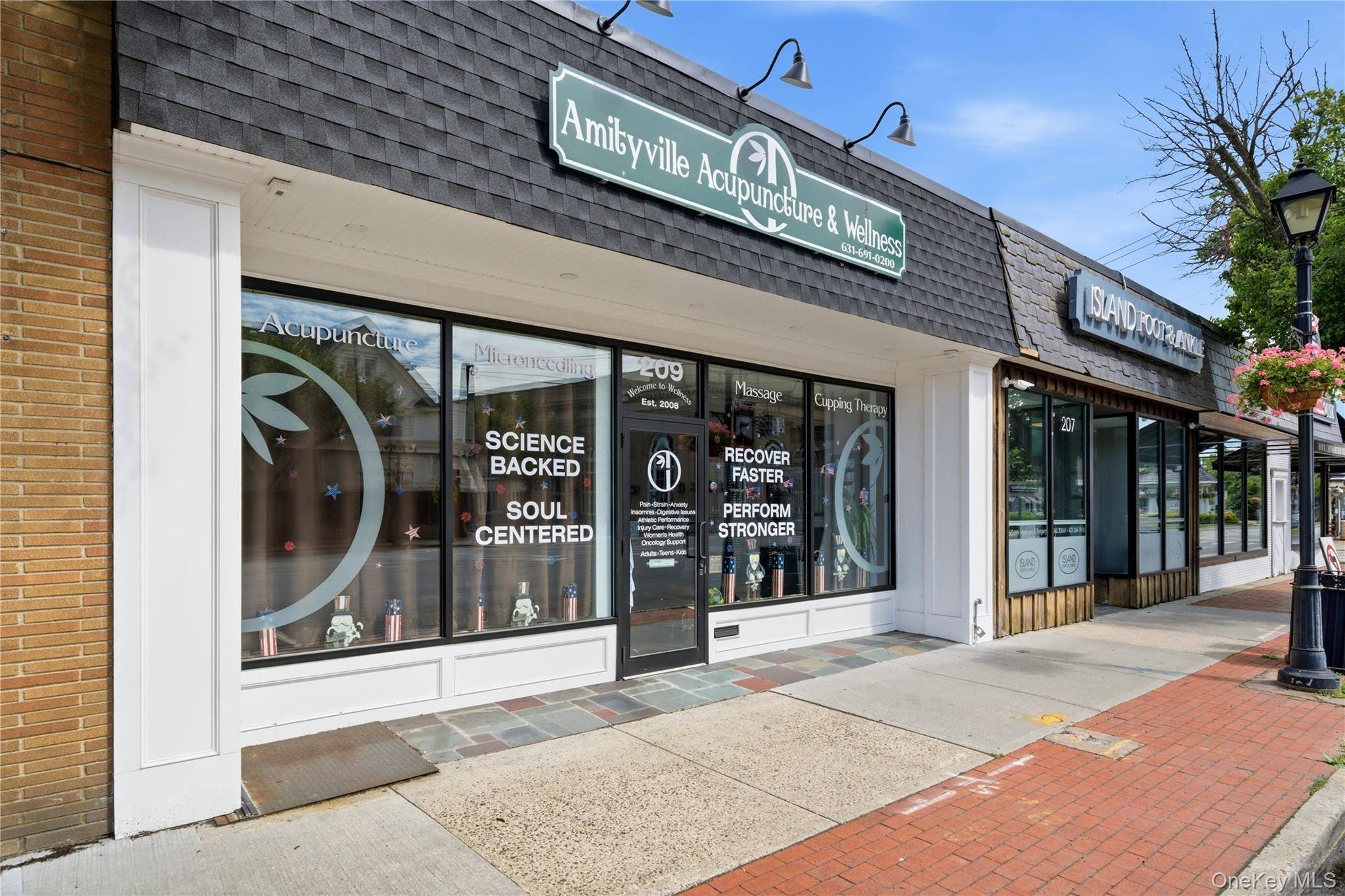 209 Broadway, Amityville, NY 11701