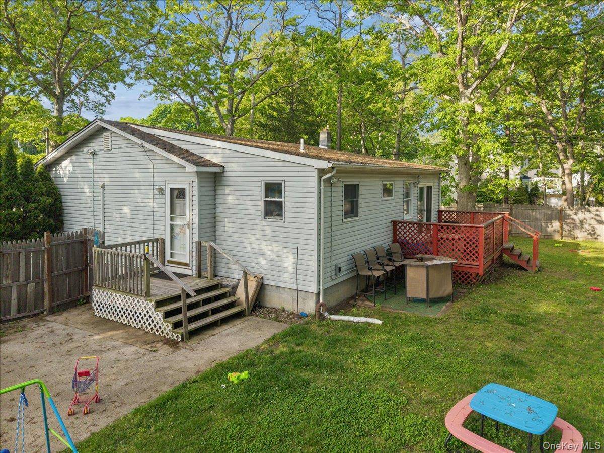 84 Queen RD, Mastic Beach, NY 11951