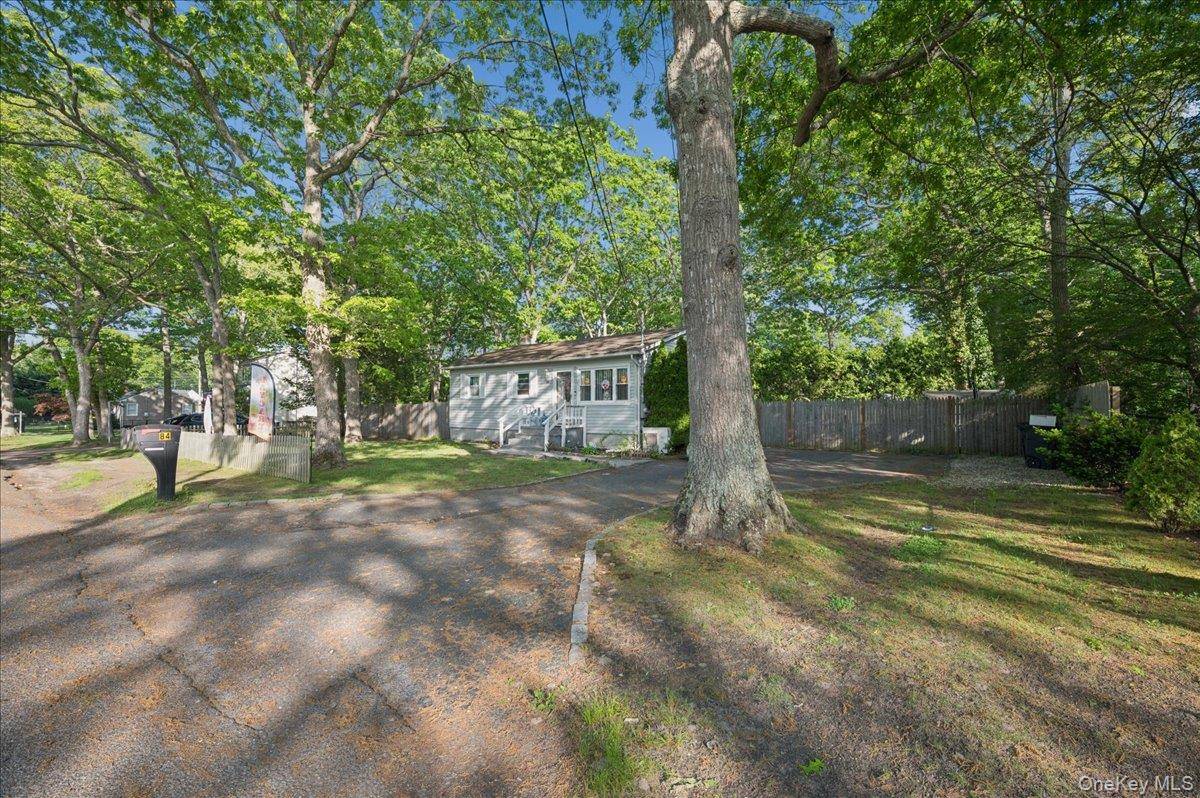 84 Queen RD, Mastic Beach, NY 11951