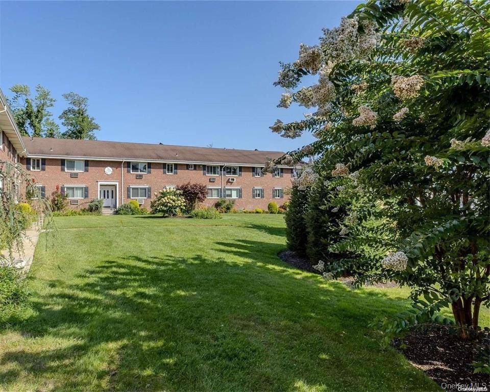 200 Merrick RD #F, Amityville, NY 11701