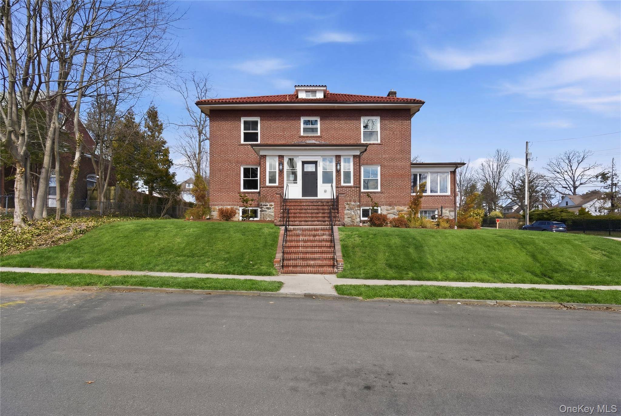 55 Stuyvesant PLZ, Mount Vernon, NY 10552