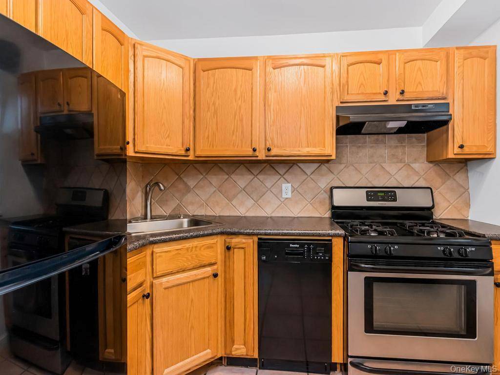 4705 Henry Hudson Pkwy #3B, Bronx, NY 10471
