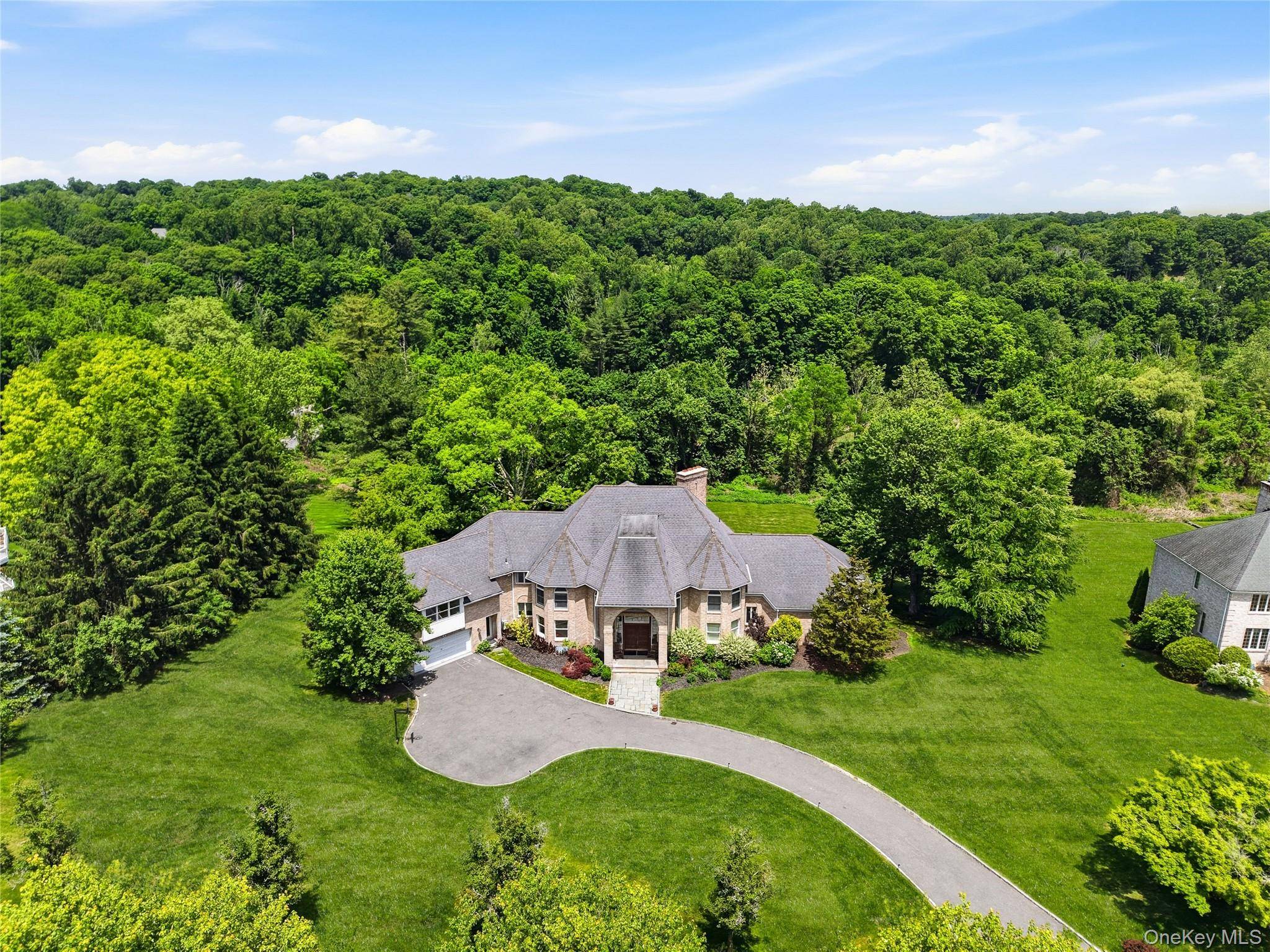 4 Fawn LN, Armonk, NY 10504