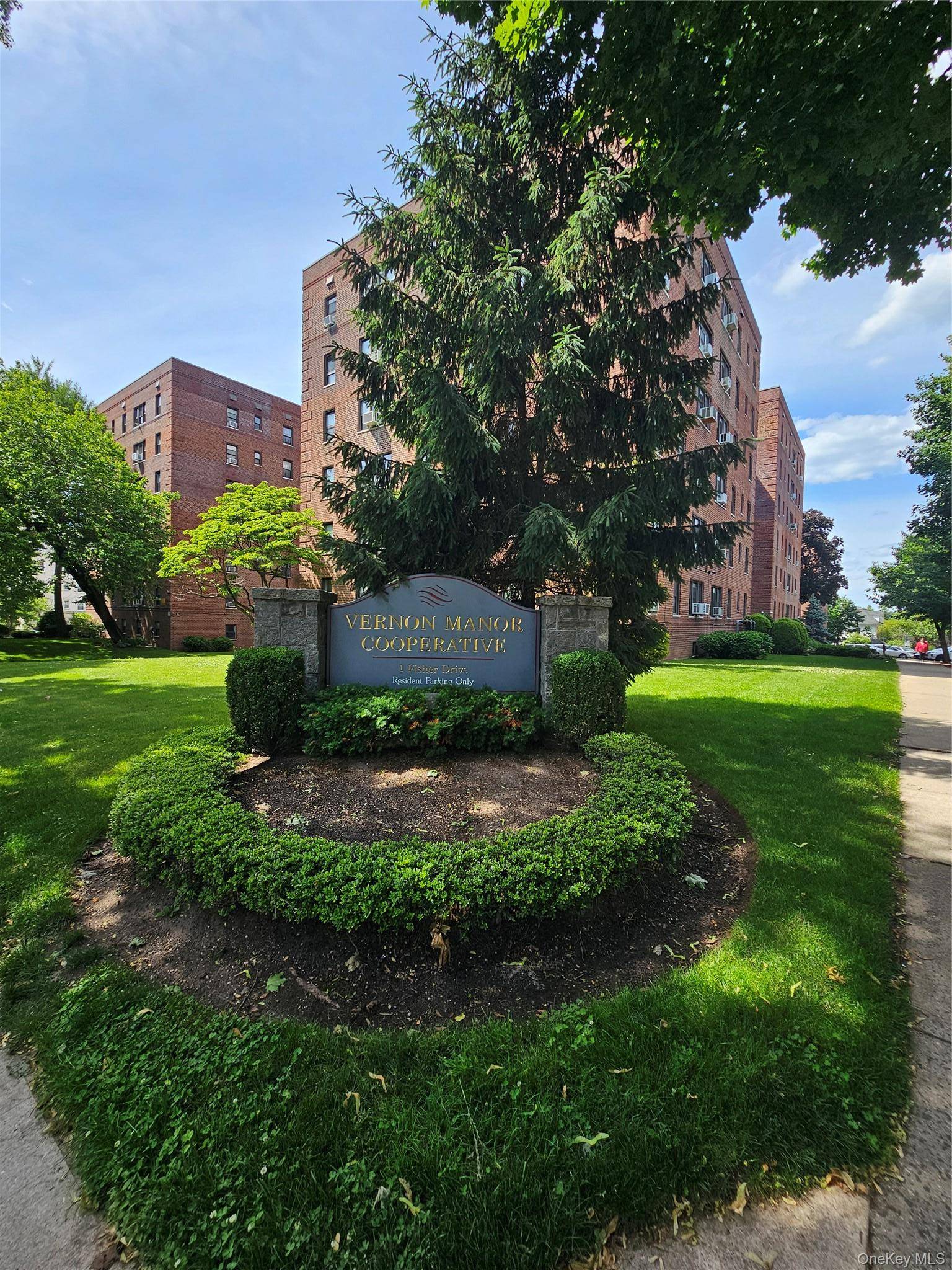 1 Fisher DR #607, Mount Vernon, NY 10552