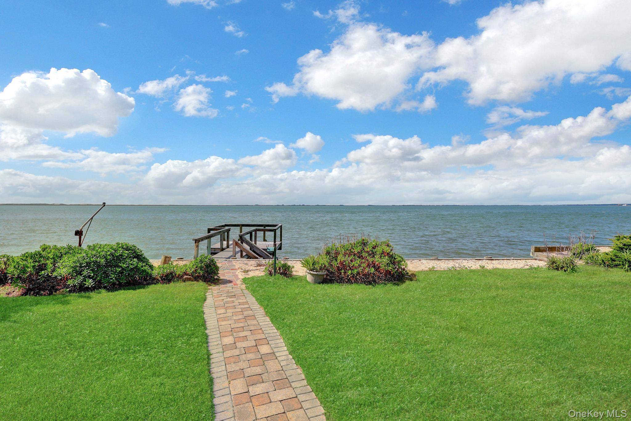 6 Last LN, Hampton Bays, NY 11946