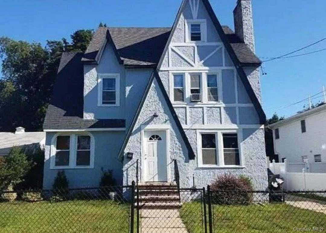 17 Hope ST, Hempstead, NY 11550
