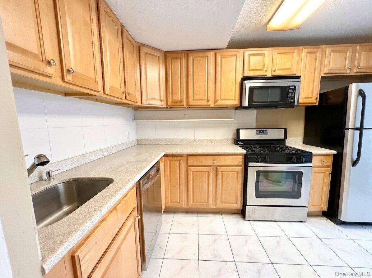 118 18 Union Tpke #Apt #B4, Kew Gardens, NY 11415