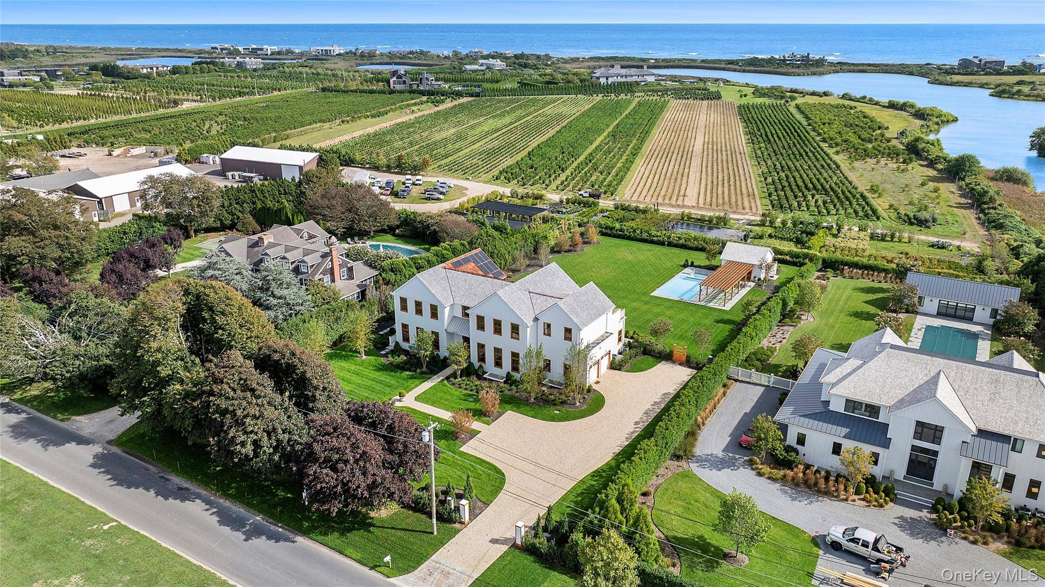 522 Wickapogue RD, Southampton, NY 11968