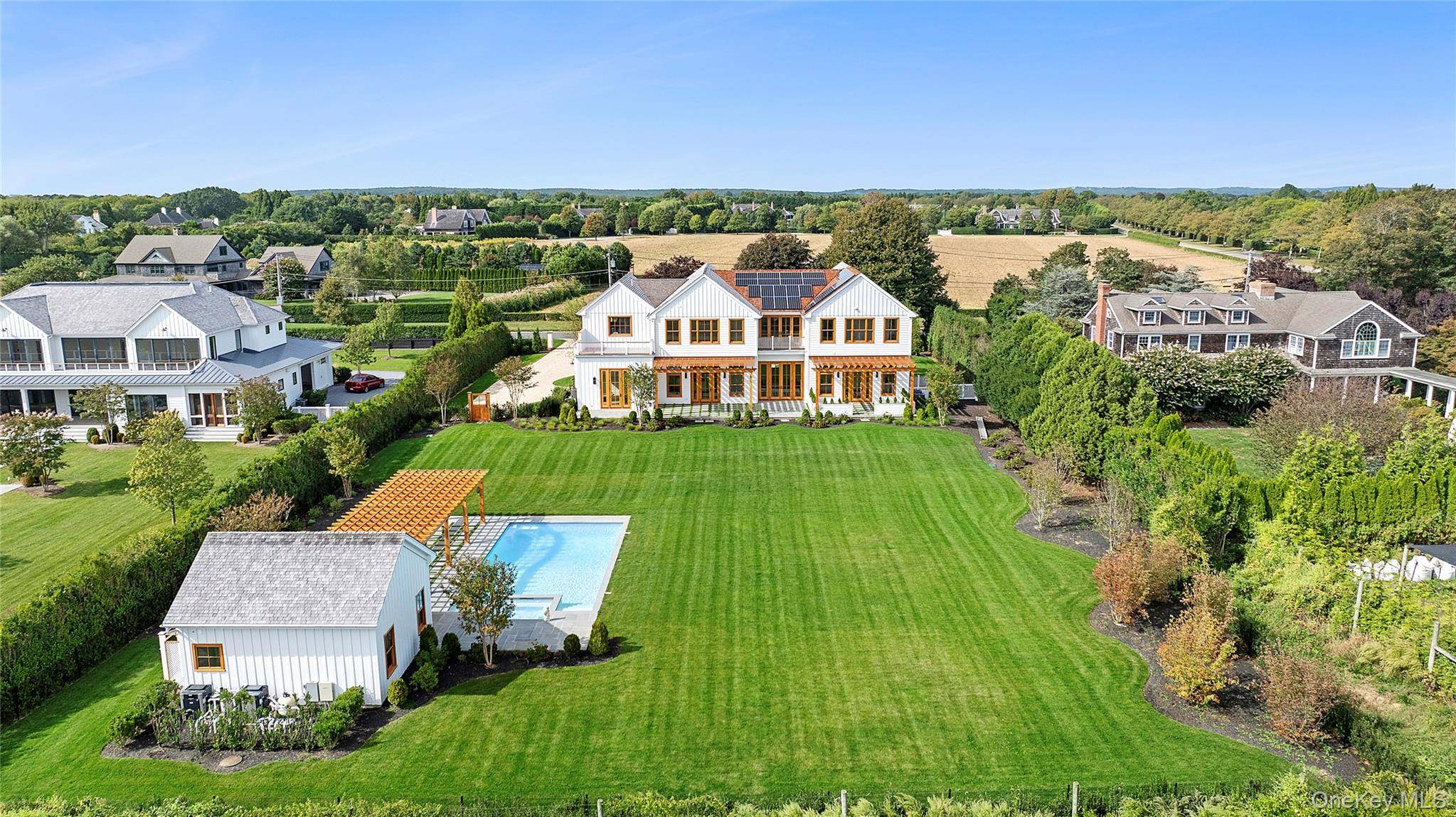 522 Wickapogue RD, Southampton, NY 11968
