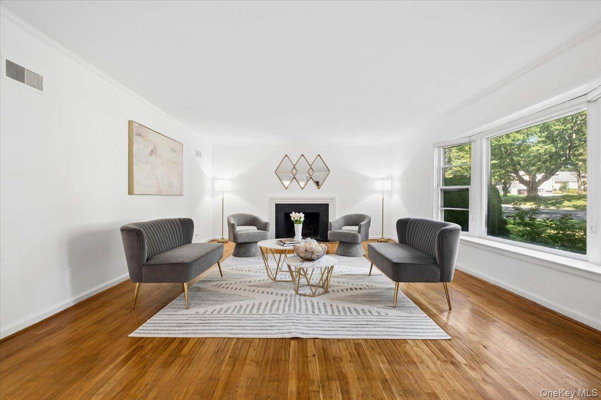 193 Rogers DR, Scarsdale, NY 10583