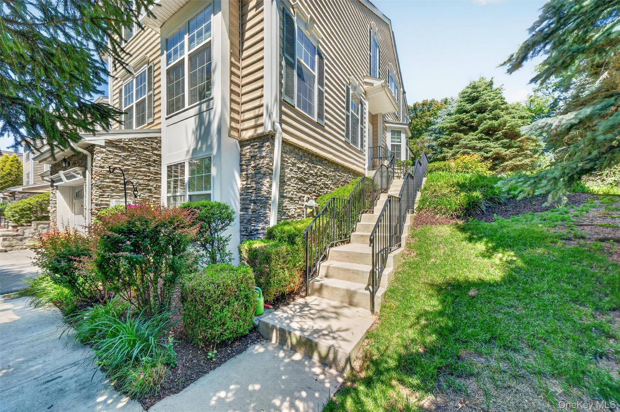 801 Huntington DR, Fishkill, NY 12524