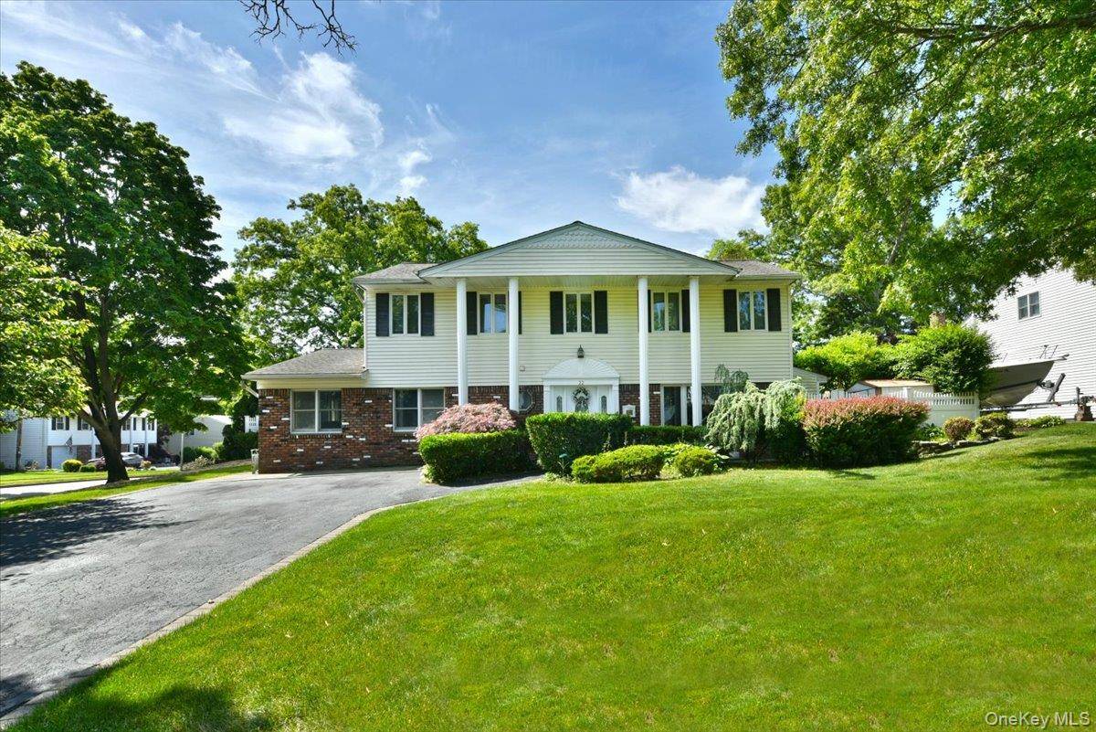 22 Chatham RD, Commack, NY 11725