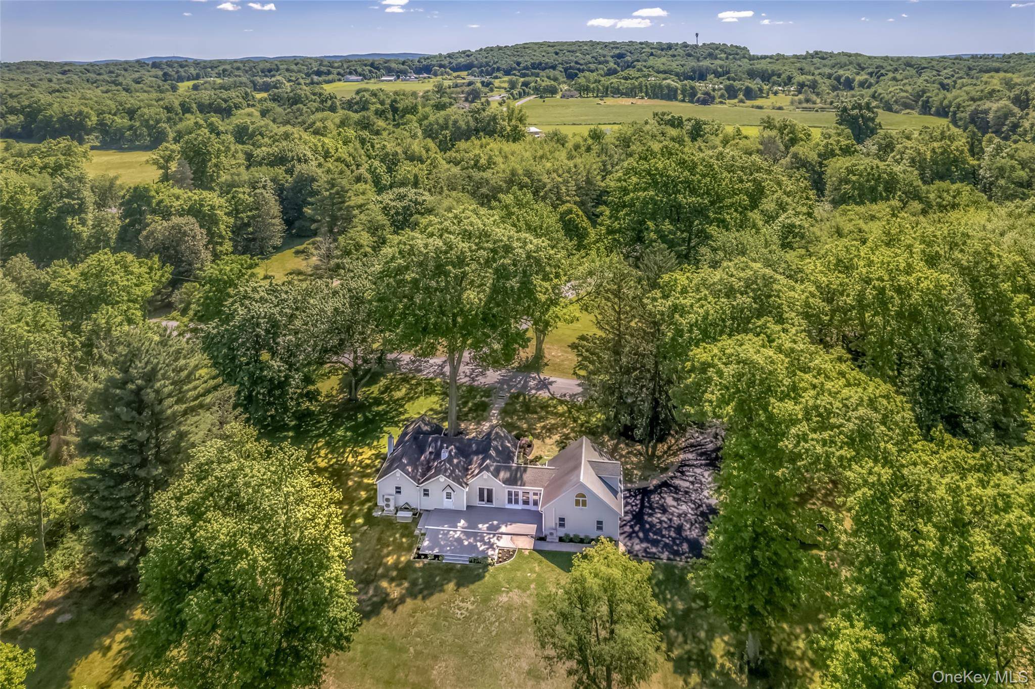 18 Military LN, Gardiner, NY 12525