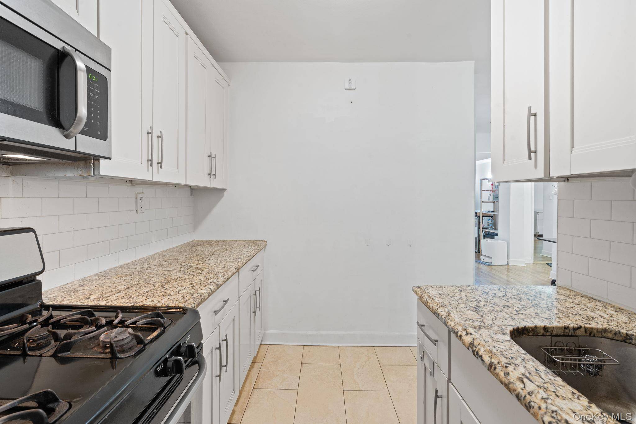 139-15 83rd AVE #305, Briarwood, NY 11435